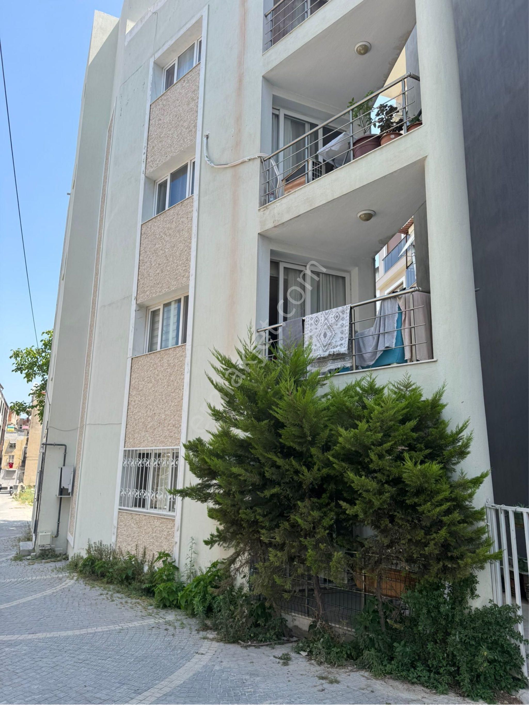 Kuşadası Metoroloji Altında 2+1 Giriş Katı Daire