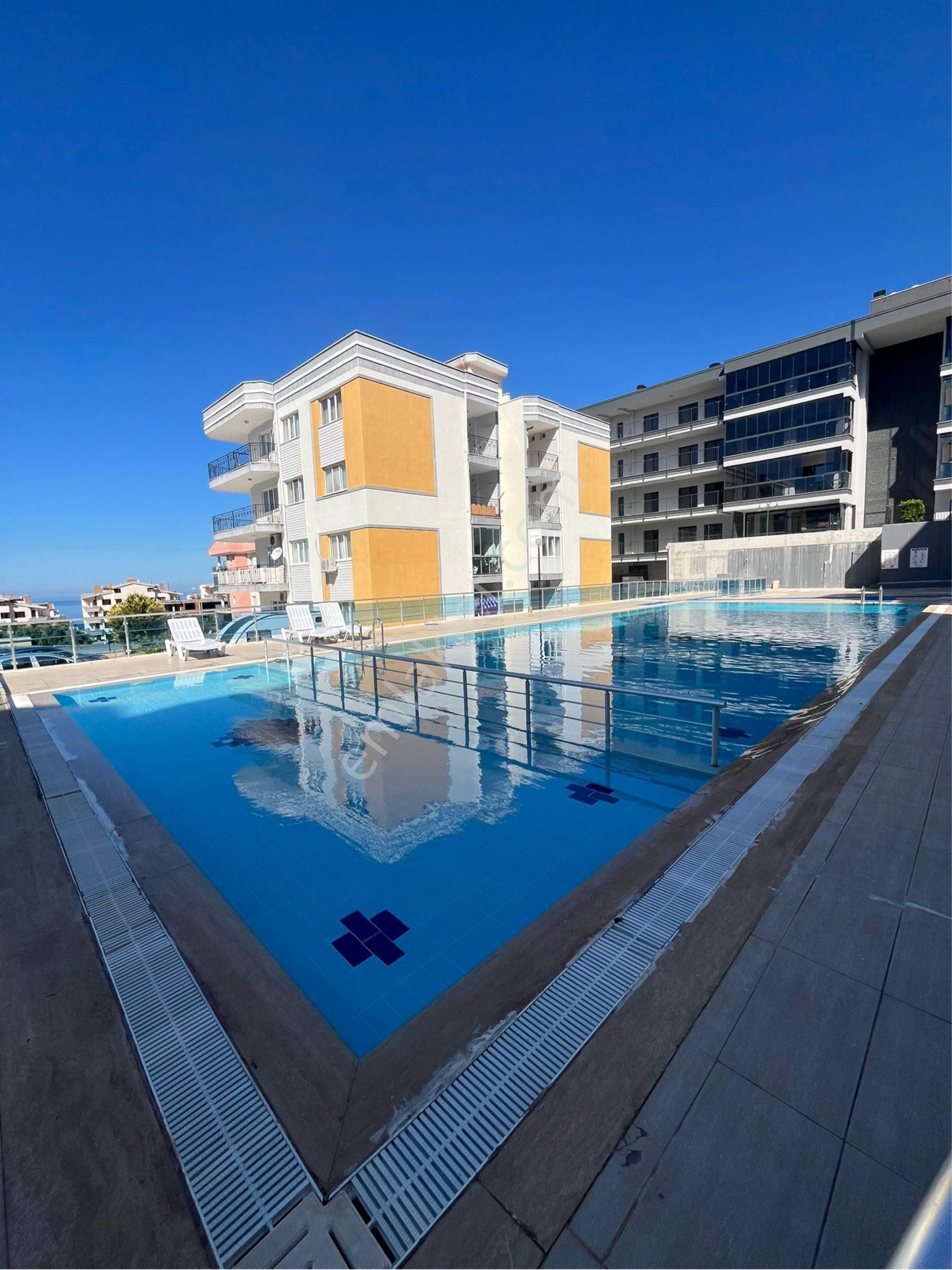 Ege Mahallesinde 3+1 Havuzlu Sitede Doğalgaz Isıtmalı 3+1 Daire