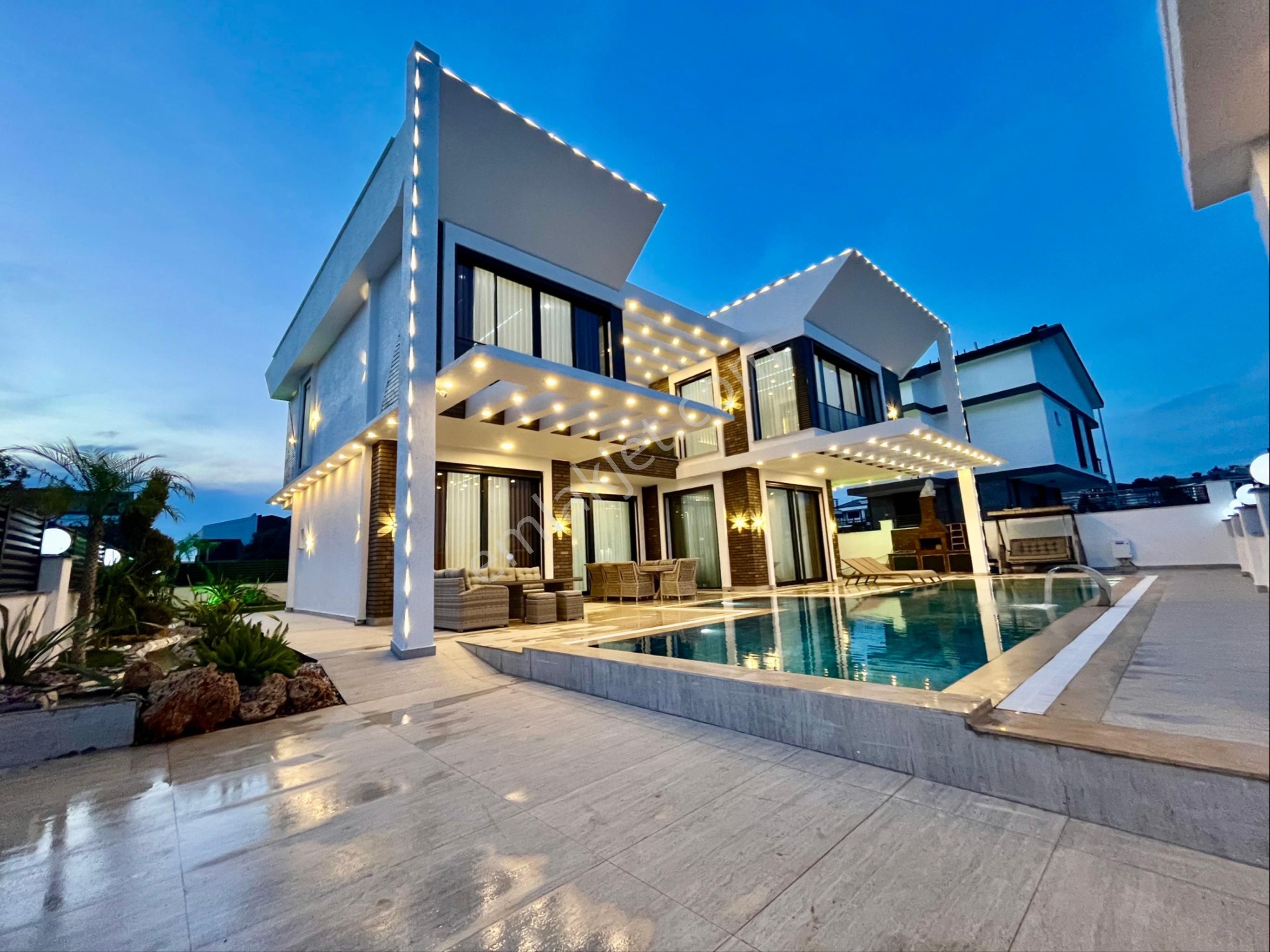 Efelerde Satılık Lüks Villa