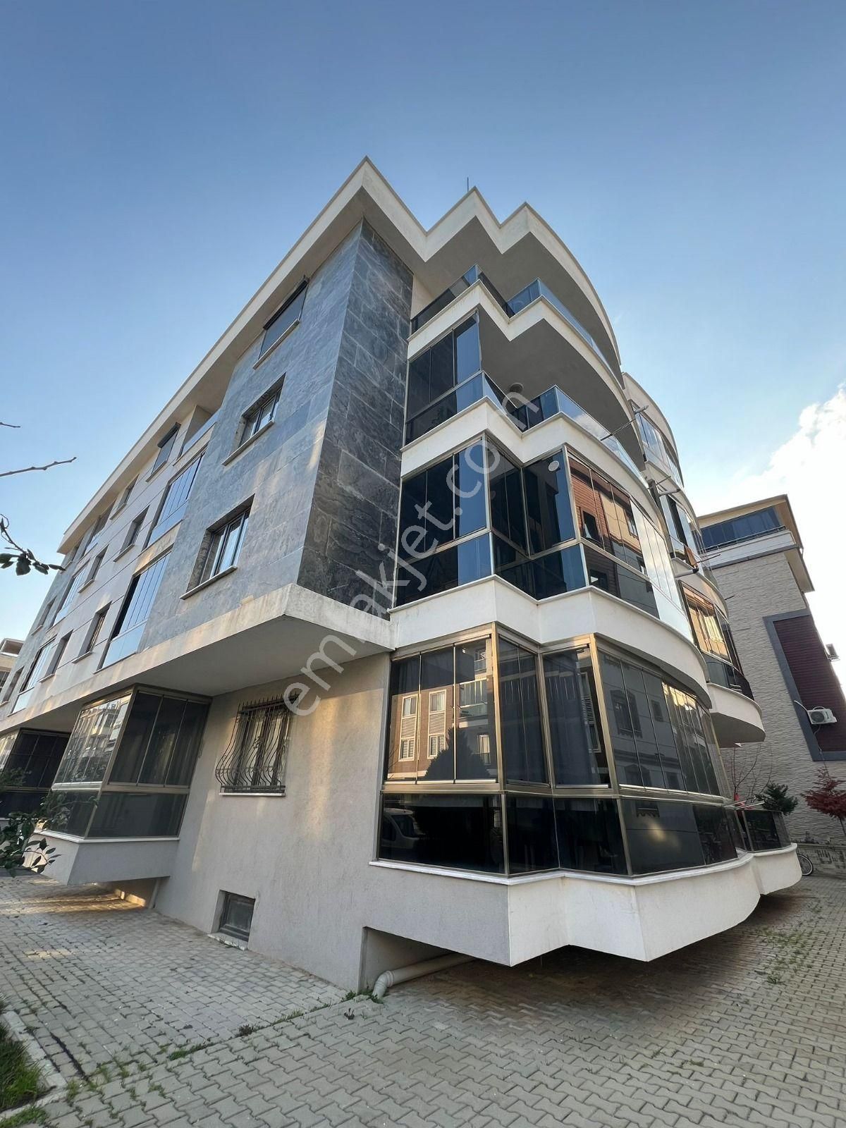 Akçay Özgüven Emlak'tan Ön Cephe 2+1 Ayrı Mutfak Fırsat Daire