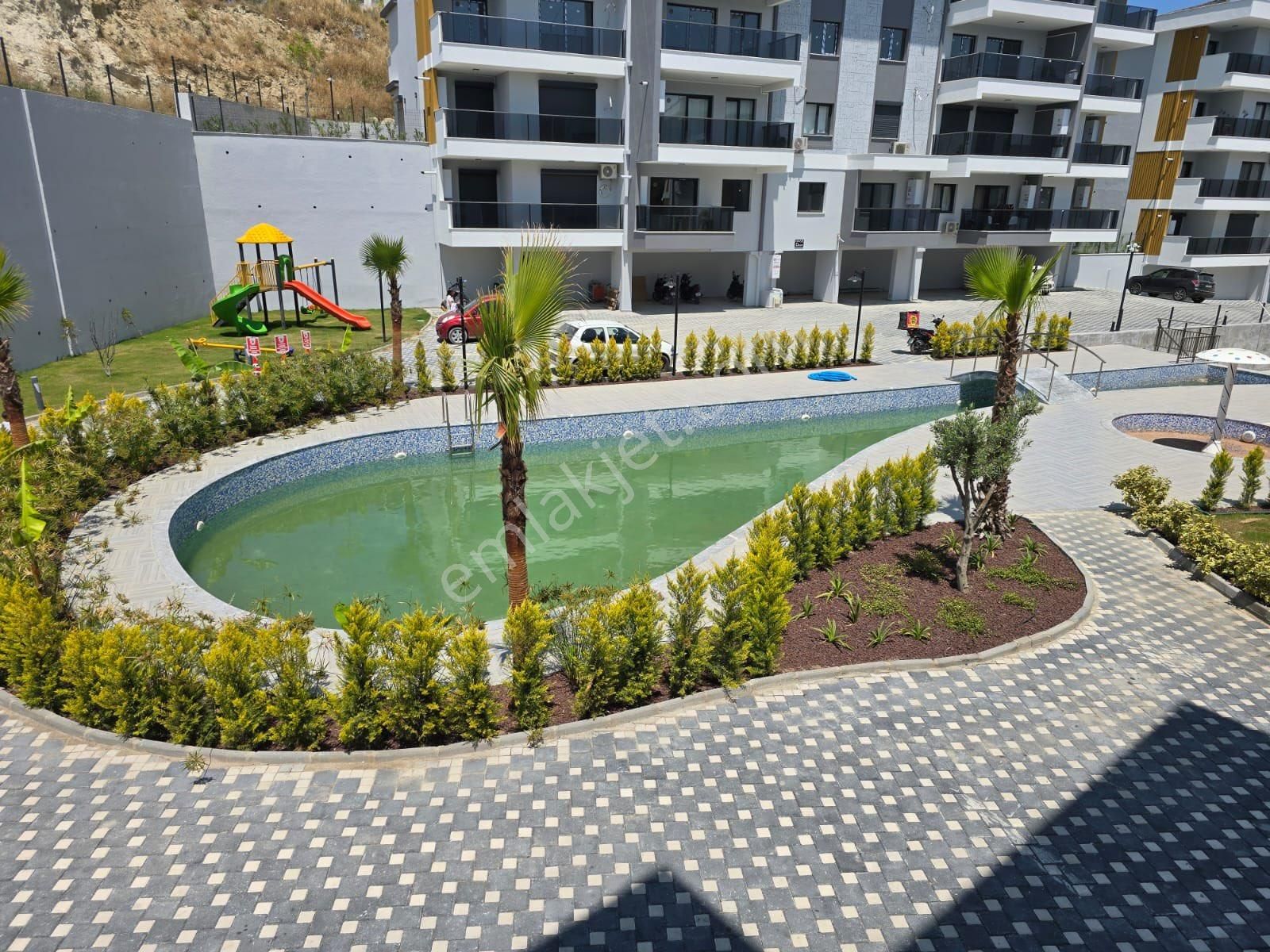 Kuşadası İkiçeşmelik Mah Satılık 2+1 Havuzlu Site İçerisinde Daire