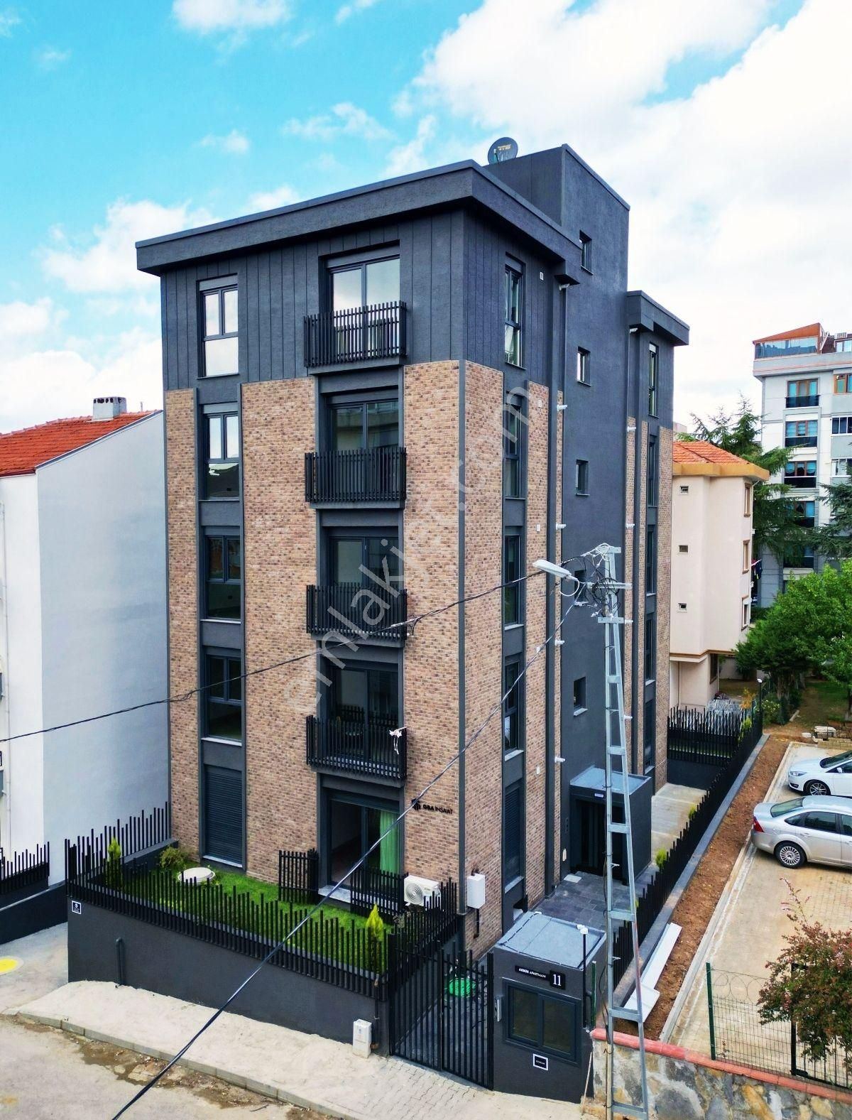 Yakacık Meydana Yürüme 2+1 Ankastreli - İskanlı Kat Seçenekli