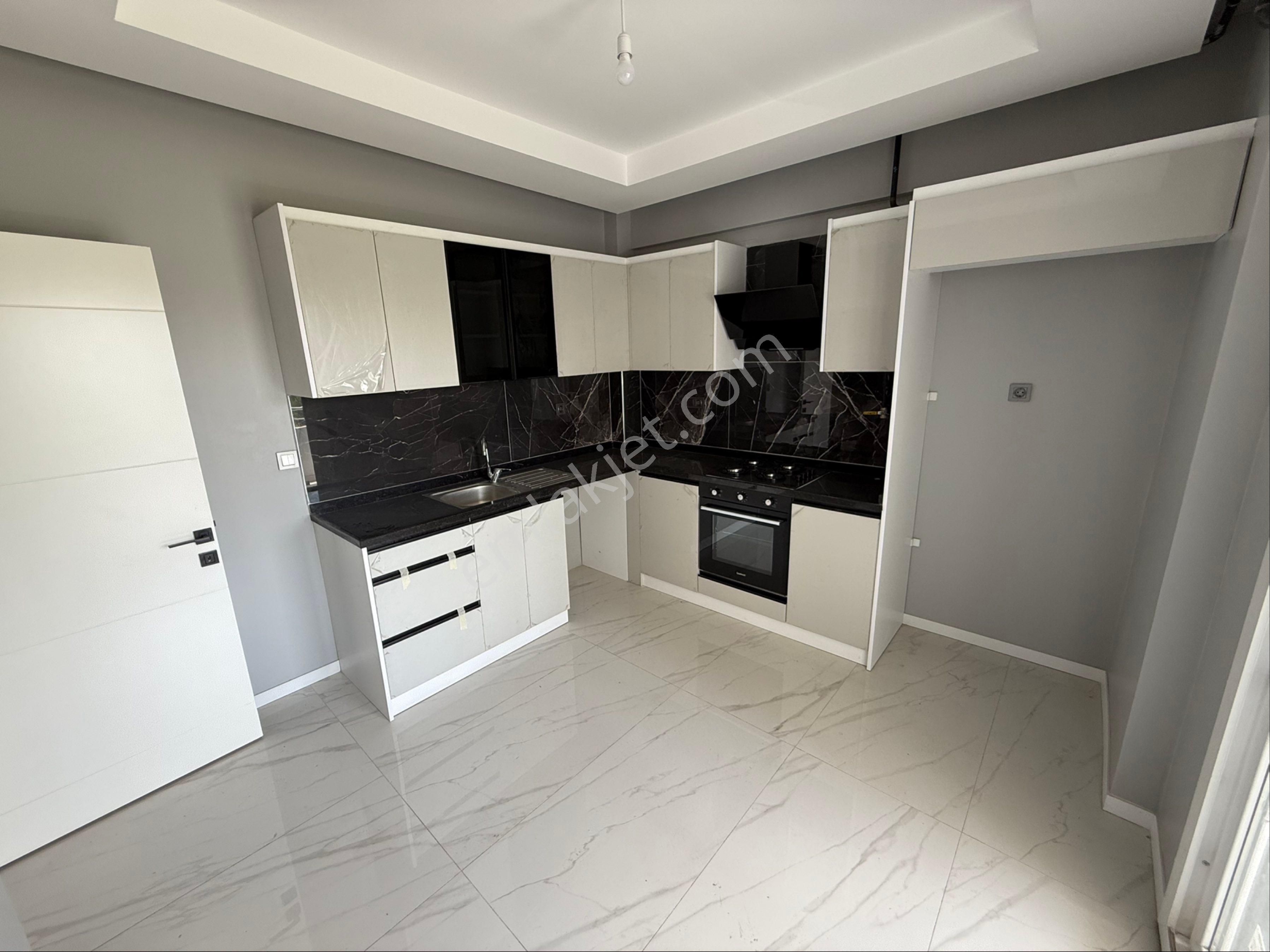 Aydınlar Mahallesi’nde 3+1 Ultra Lüks Kiralık Daire – Havuzlu, Full Donatılı, Sıfır!