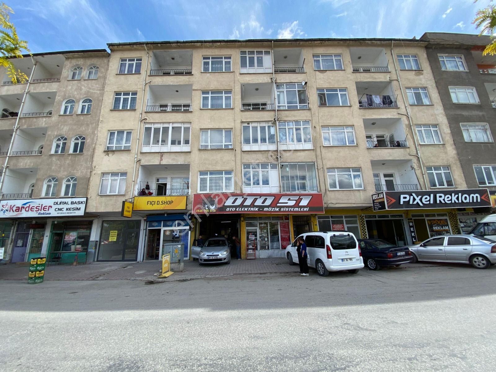 Cm Emlaktan , Burhan Mah. İstasyon Cad. Üzeri 3+1 Satılık Daire