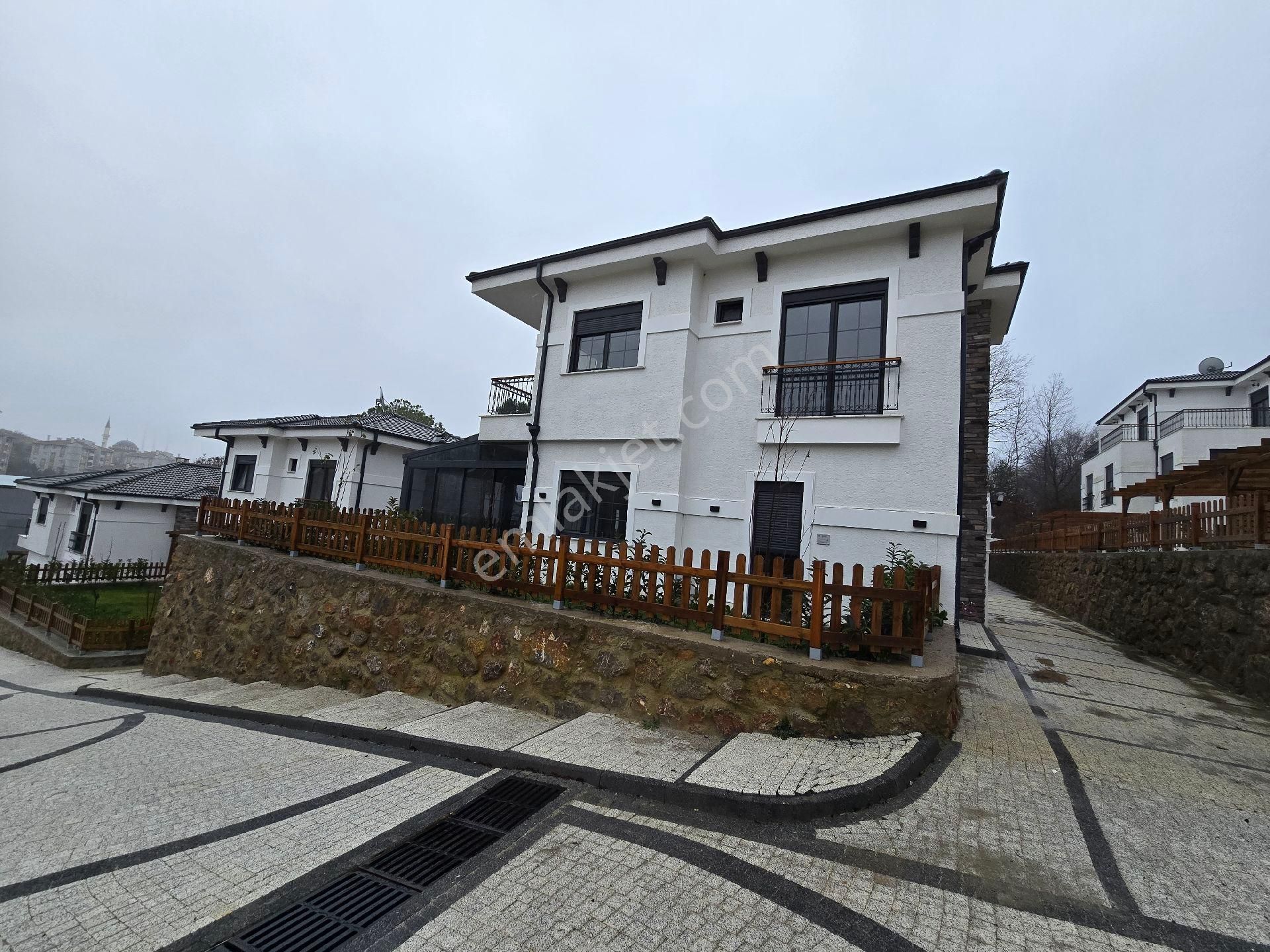 Remax Anka'dan Bahçeli Yaşam Konaklar Müstakil 3+1 Kiralık Villa