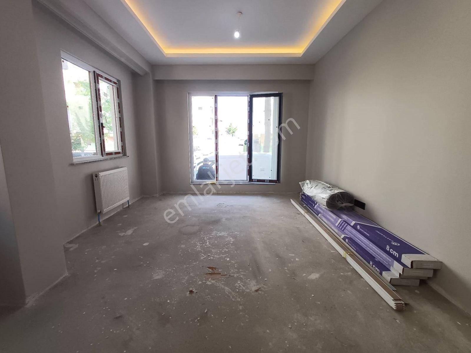 Kartal Metroya Ve E5'e Yürüme 2+1 Kat Seçenekli - İskanlı
