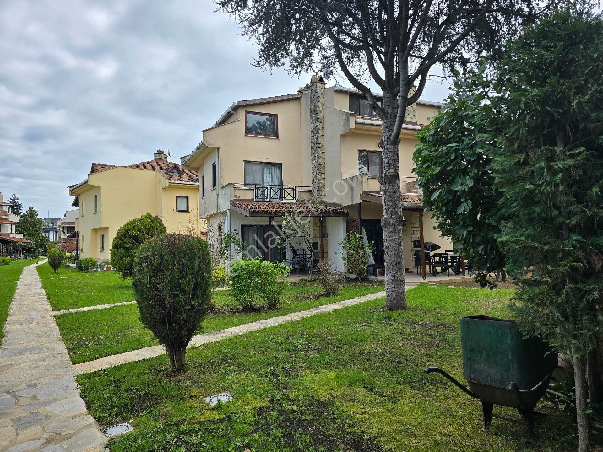 Remax Anka'da Doğa İle İçiçe Sitede 4+1 Satılık Villa
