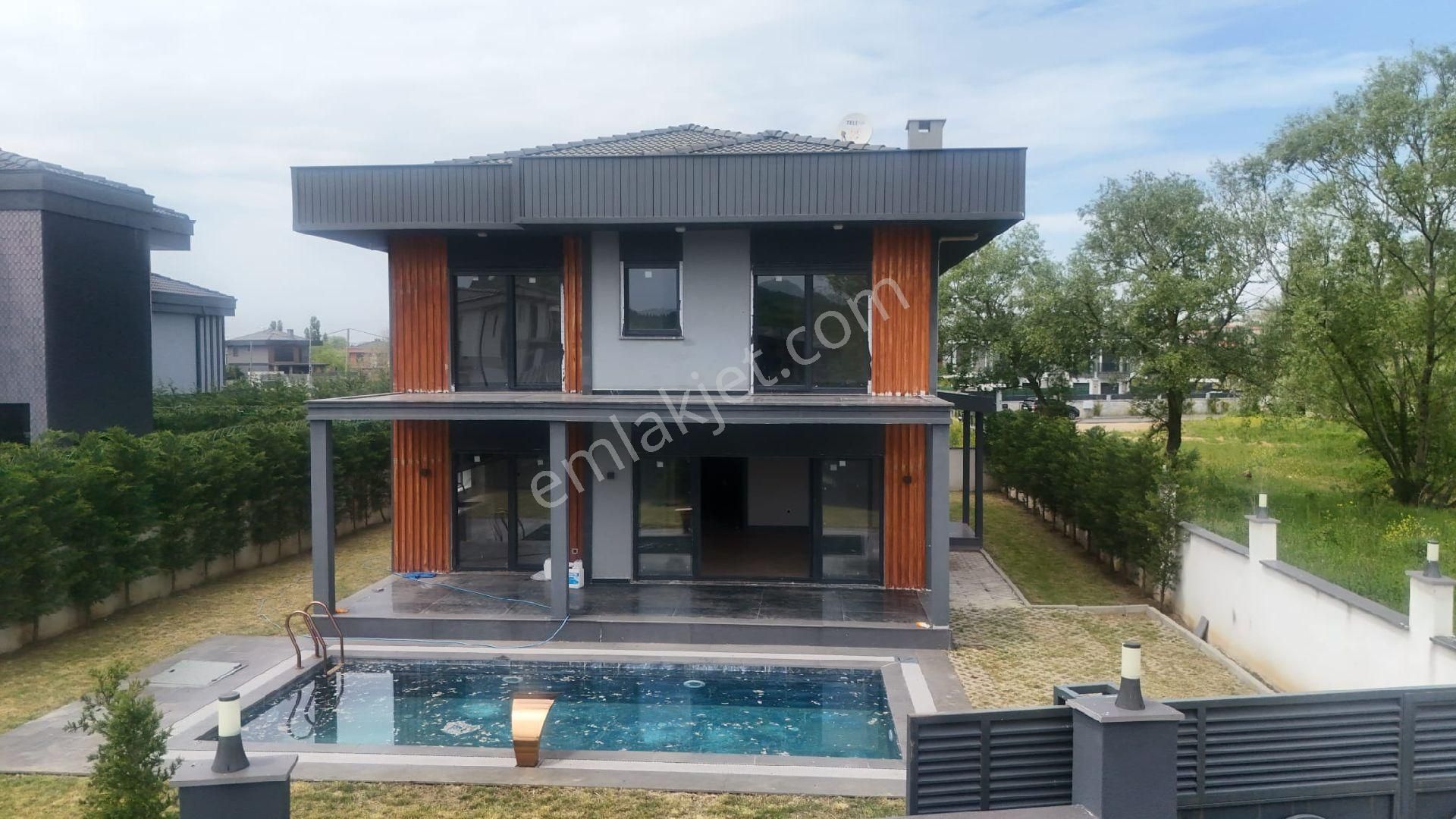 Remax Anka'dan Şile Çavuş Mah. 4+1 Müstakil Sıfır Satılık Villa