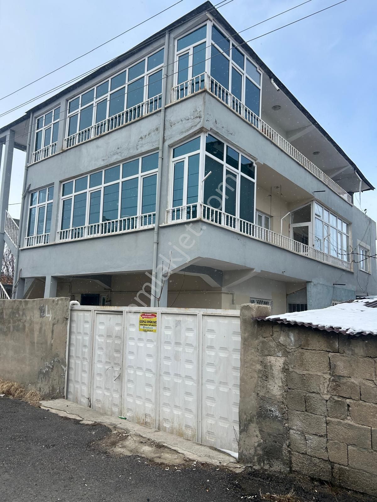 Satılık 3 Kat Müstakil Ev