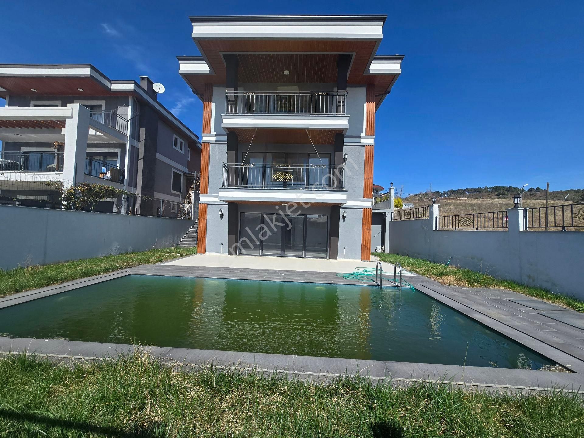 Remax Anka'dan Şile Çavuş Mah. 6+2 Müstakil Sıfır Satılık Villa