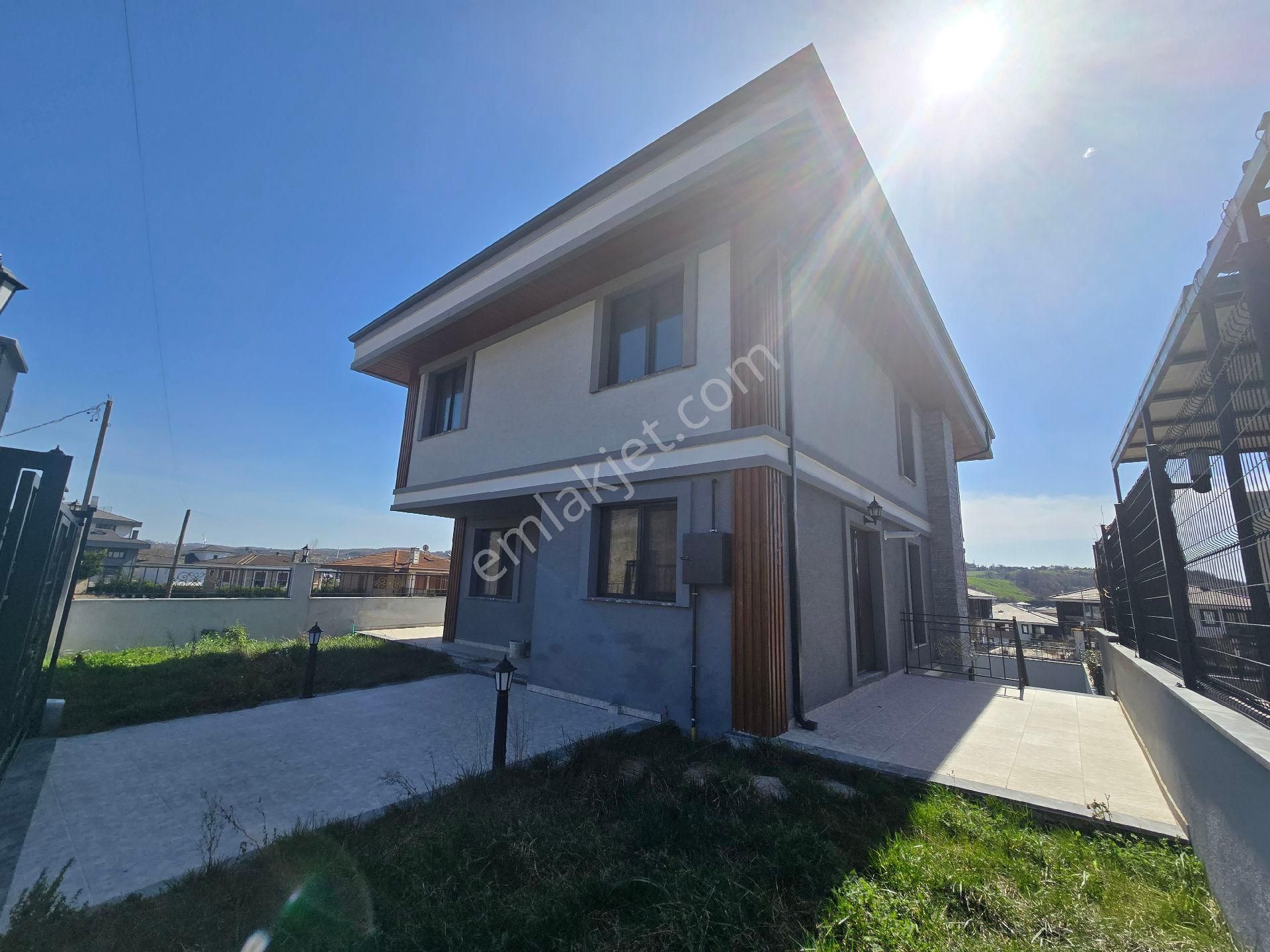 Remax Anka'dan Şile Çavuş Mah. 6+2 Müstakil Sıfır Satılık Villa