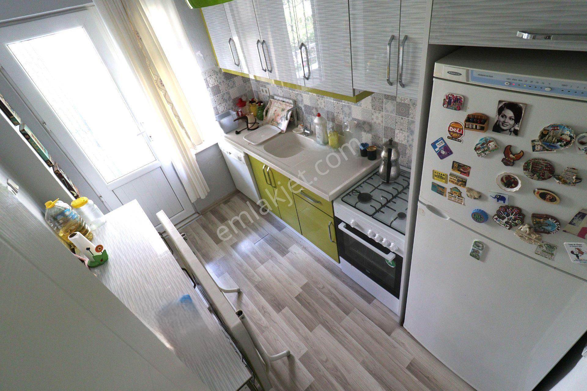 Akçay'da Aygül'den Full Eşyalı Site İçi Müstakil Tadında Çift Balkonlu 2+1 Ayrı Mutfak Satılık Daire