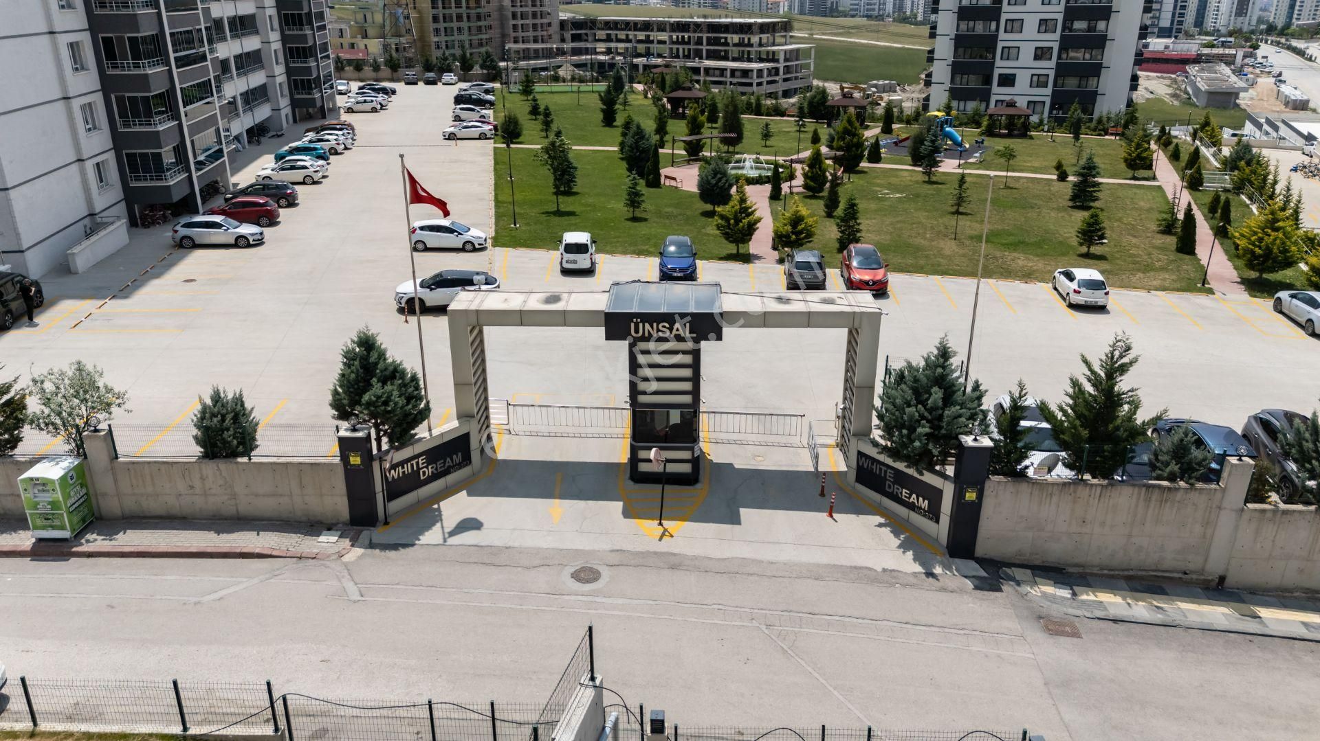 Muhteşem Geniş Ve Kullanışlı, Eryaman White Dream Sitesin 'de Kiralık 4+1 Daire