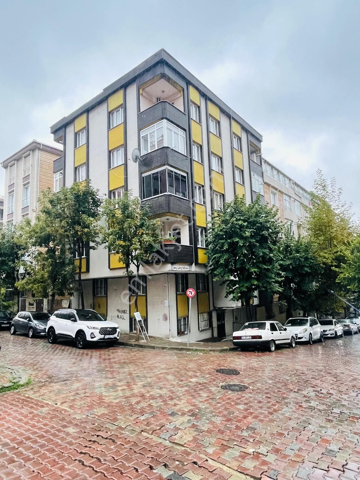 Bahçelievler Cumhuriyet Mahallesi'nde Asansörlü 4+2 Dubleks Satılık Daire