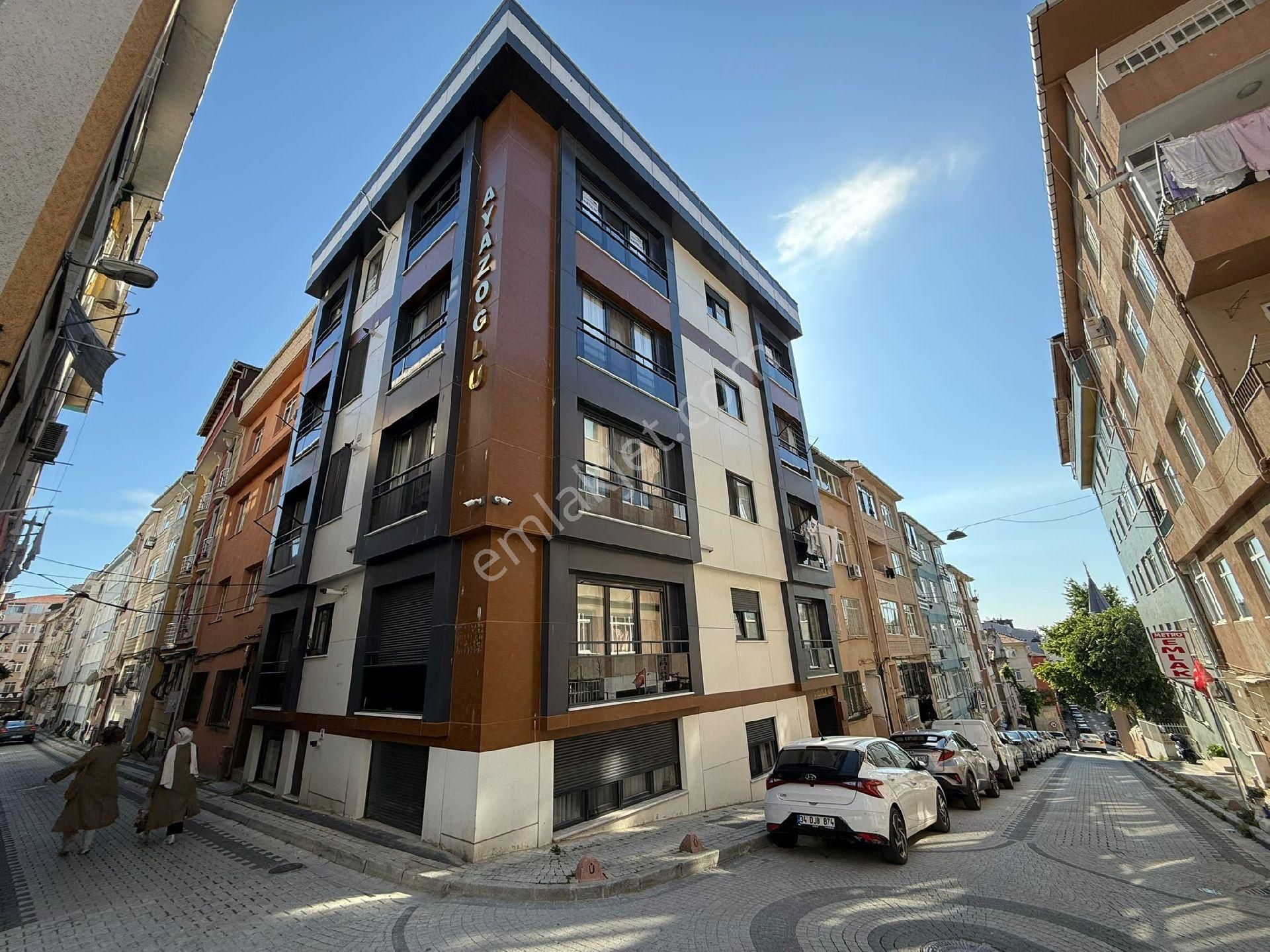 Zeynepkamil Asansörlü Satılık 3+1 Daire 5 Yıllık Bina