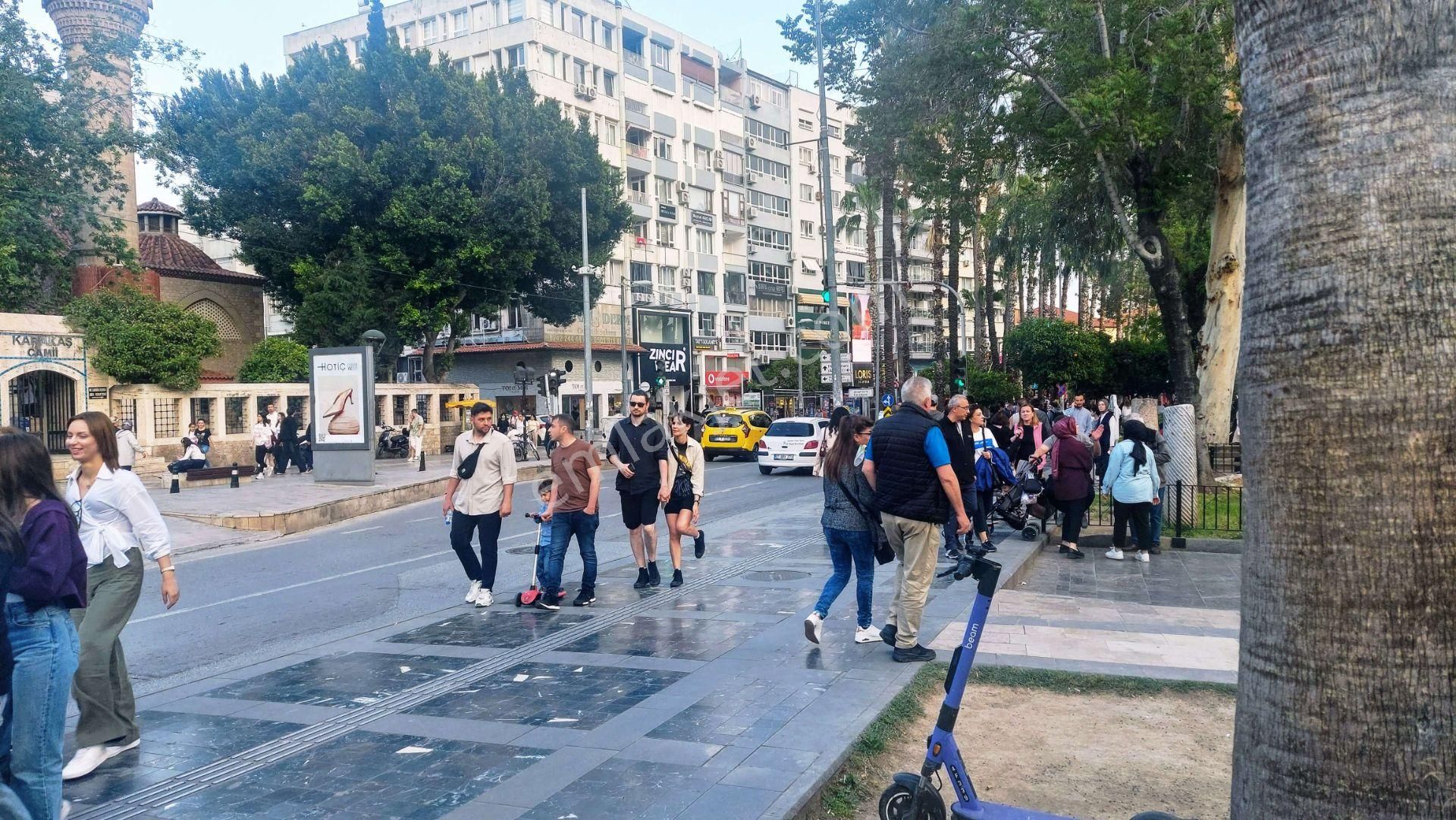 Antalya Çarşı Merkezinde, Hadrianus Kapısı (üçkapılar) Manzaralı Satılık Kupon Dükkan