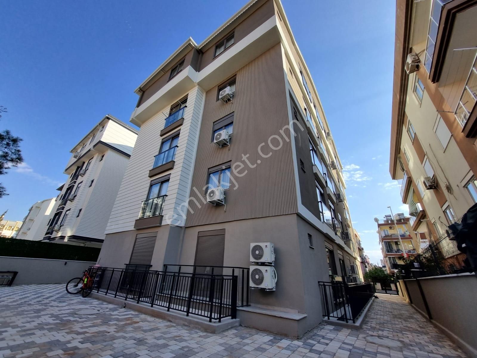 10 Yılda Amortisman Fırsatıyla, Antalya Şafakta 1.sınıf İşçilikli 42 Dairelik Satılık Bina.