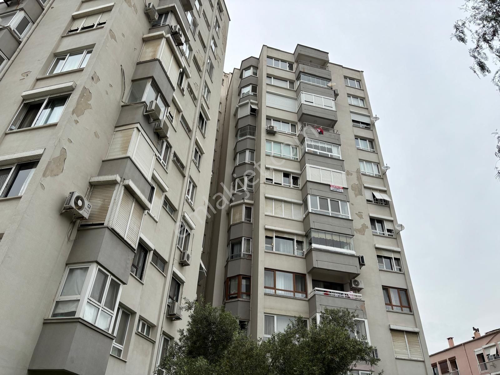 Karşıyaka Bostanlı Atakent Yıldız Bloklarında Kiralık 3+1 Daire