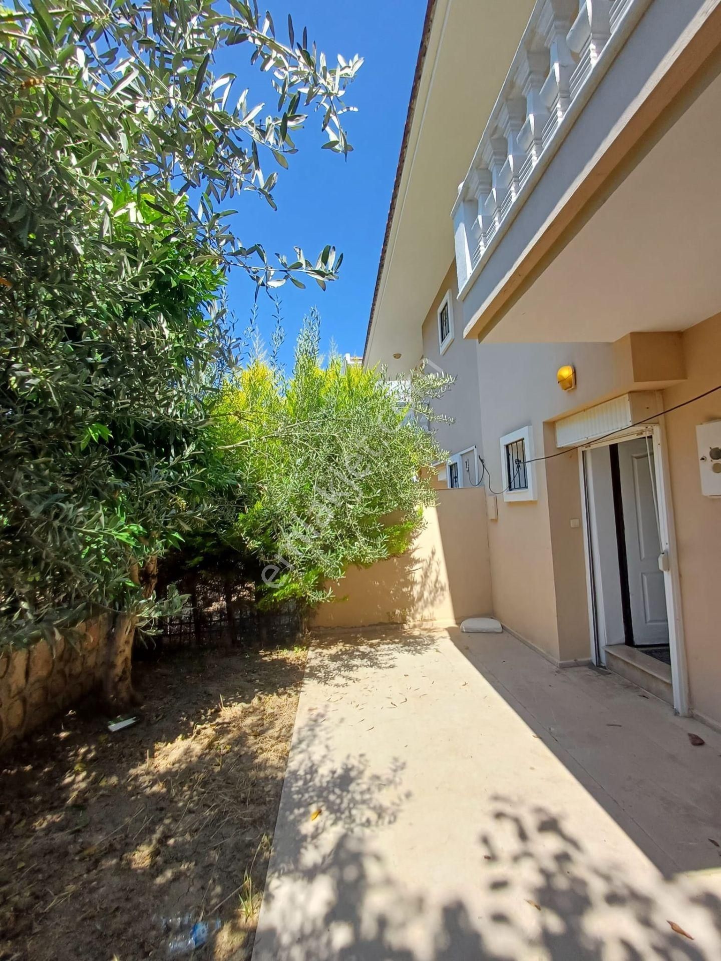 Boyalık Beachotel Karşısı Denize Plaja 250 M Yürüme 3+1 Villa - Görsel 15