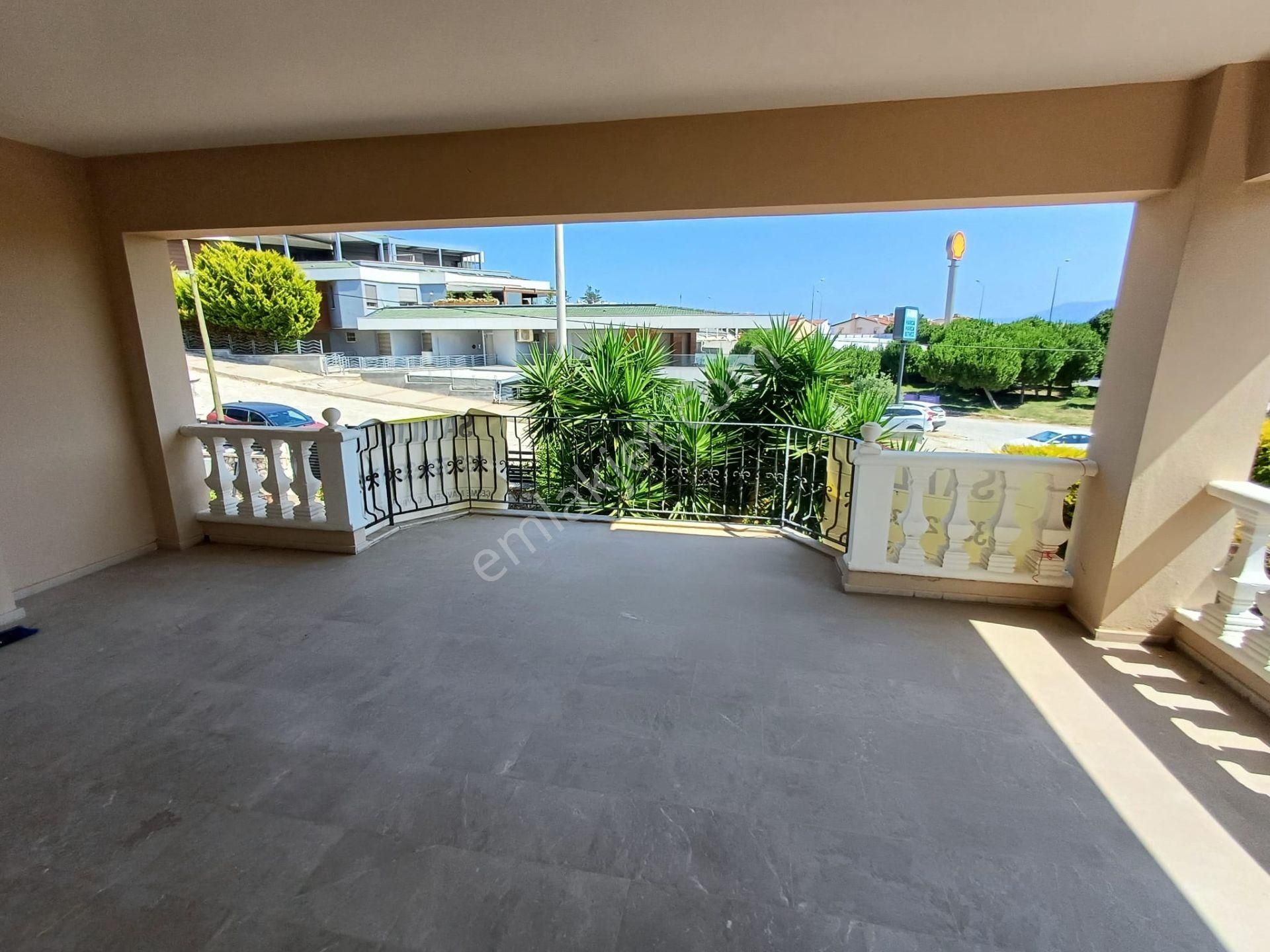 Boyalık Beachotel Karşısı Denize Plaja 250 M Yürüme 3+1 Villa - Görsel 3