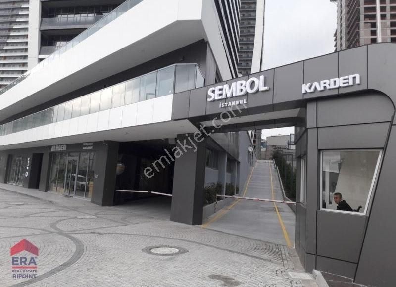 Sembol İstanbul Güvenlikli Havuzlu Sitede Büyük 1+1 Balkonlu