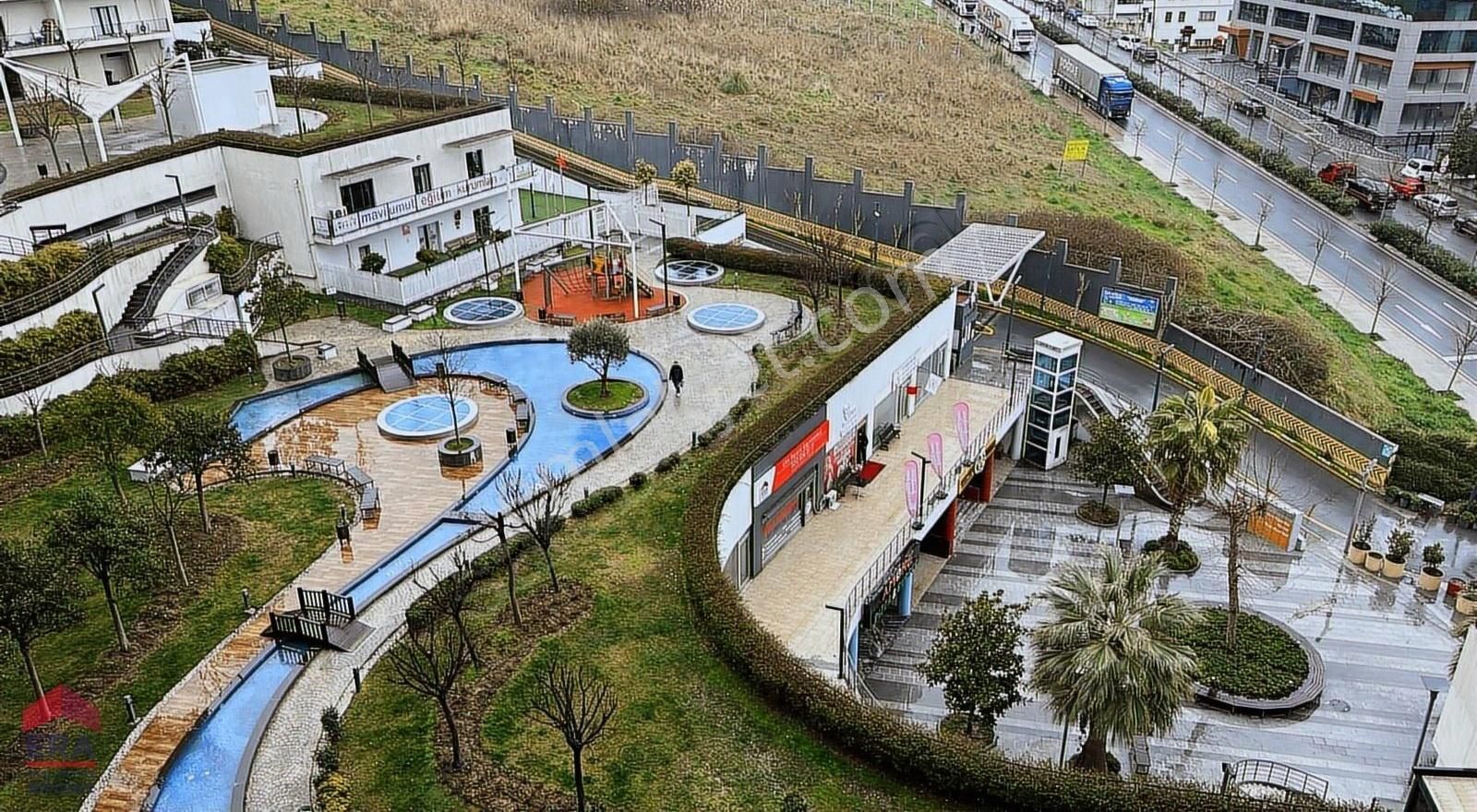 Terracemix Havuzlu Güvenlikli Metrobüse Yakın Sitede 2+1 Satılık