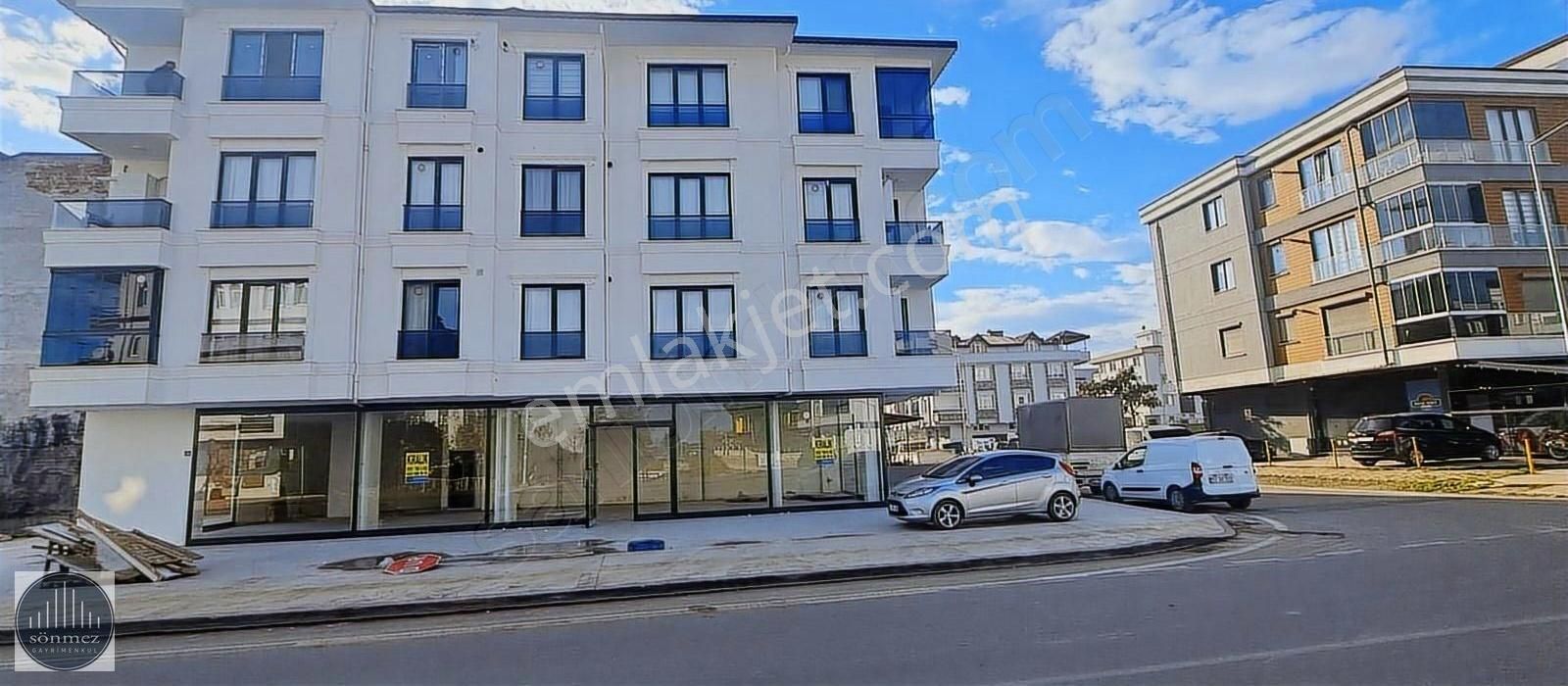 Sönmez'den Cumhuriyet Mahallesinde 510 M² Satılık Sıfır İşyeri