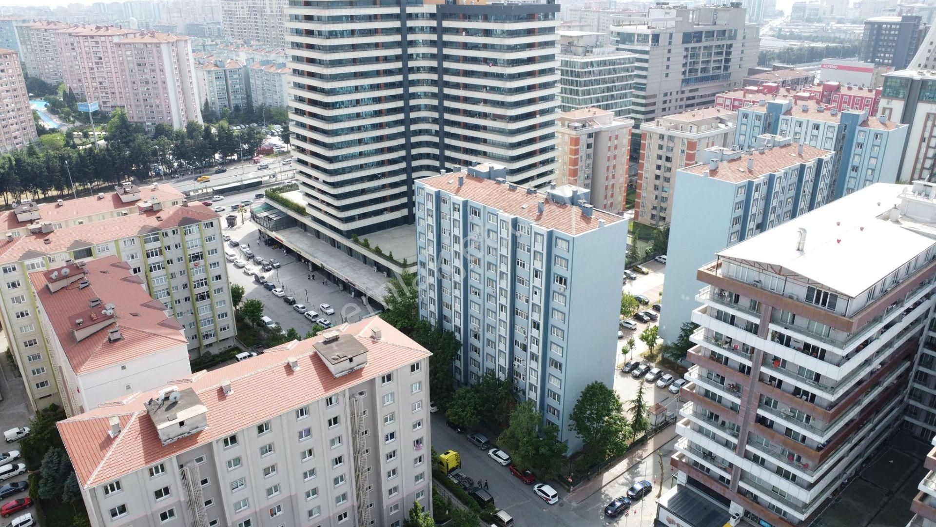 Cumhuriyet Metrobüs Durağı Yanı Thy Mavi Bloklar 3+1 Kiralık Daire