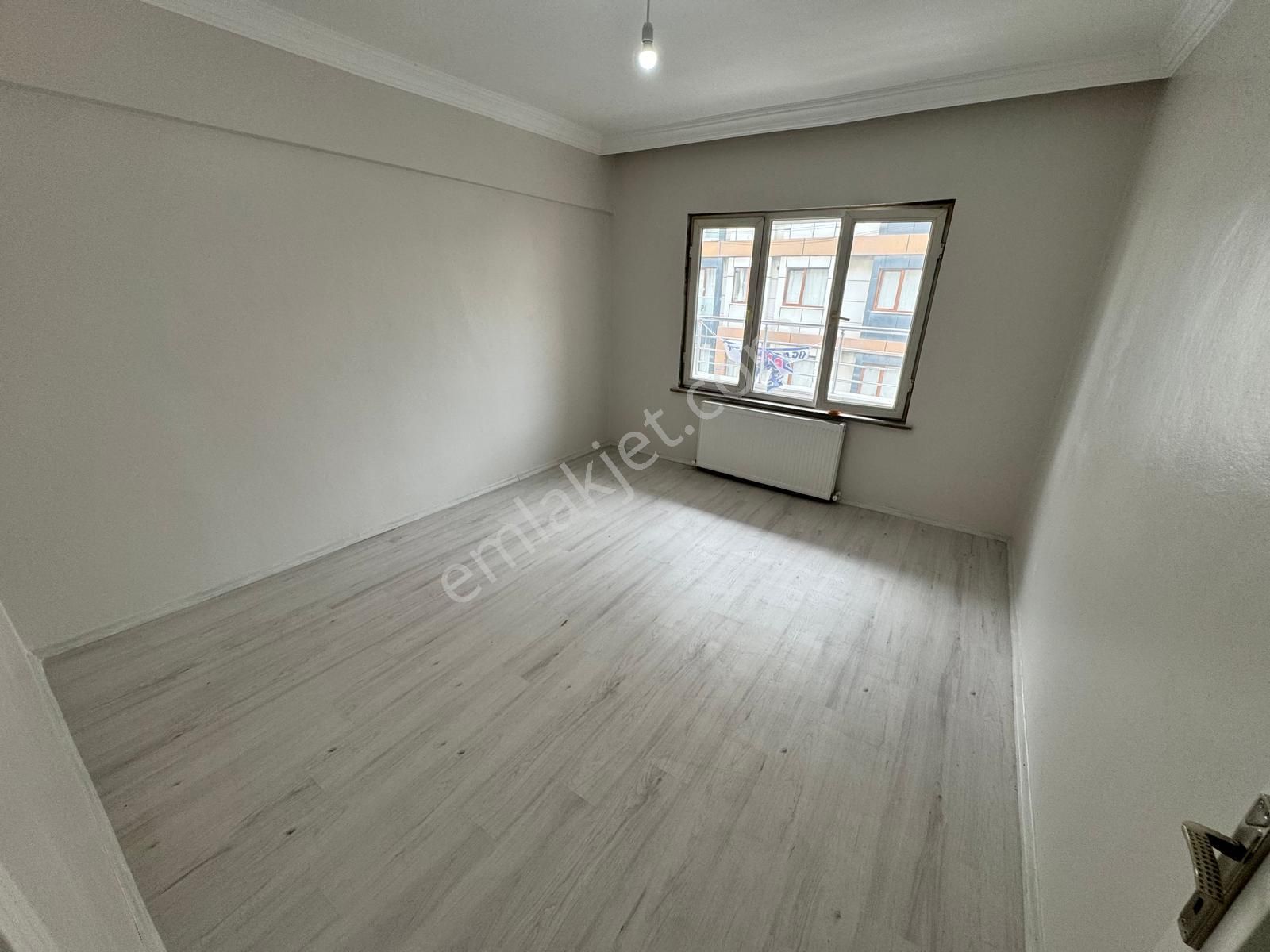 Malkoçoğlu Mah 2+1 Asansörlü 100m² Sıfırlanmış Ara Kat Daire
