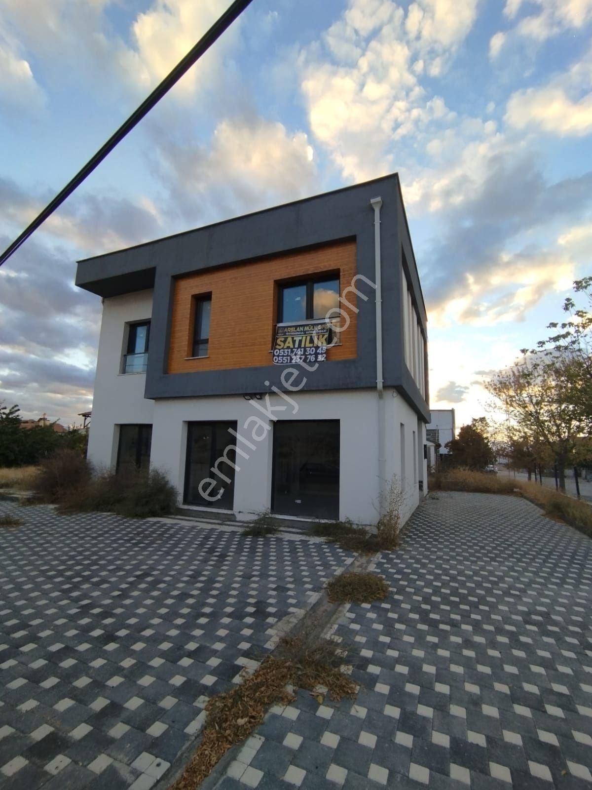 Arslan Mülk Ofisinden Gesi Saglık Mah. 4+1 Sıfır Meskenli Villa