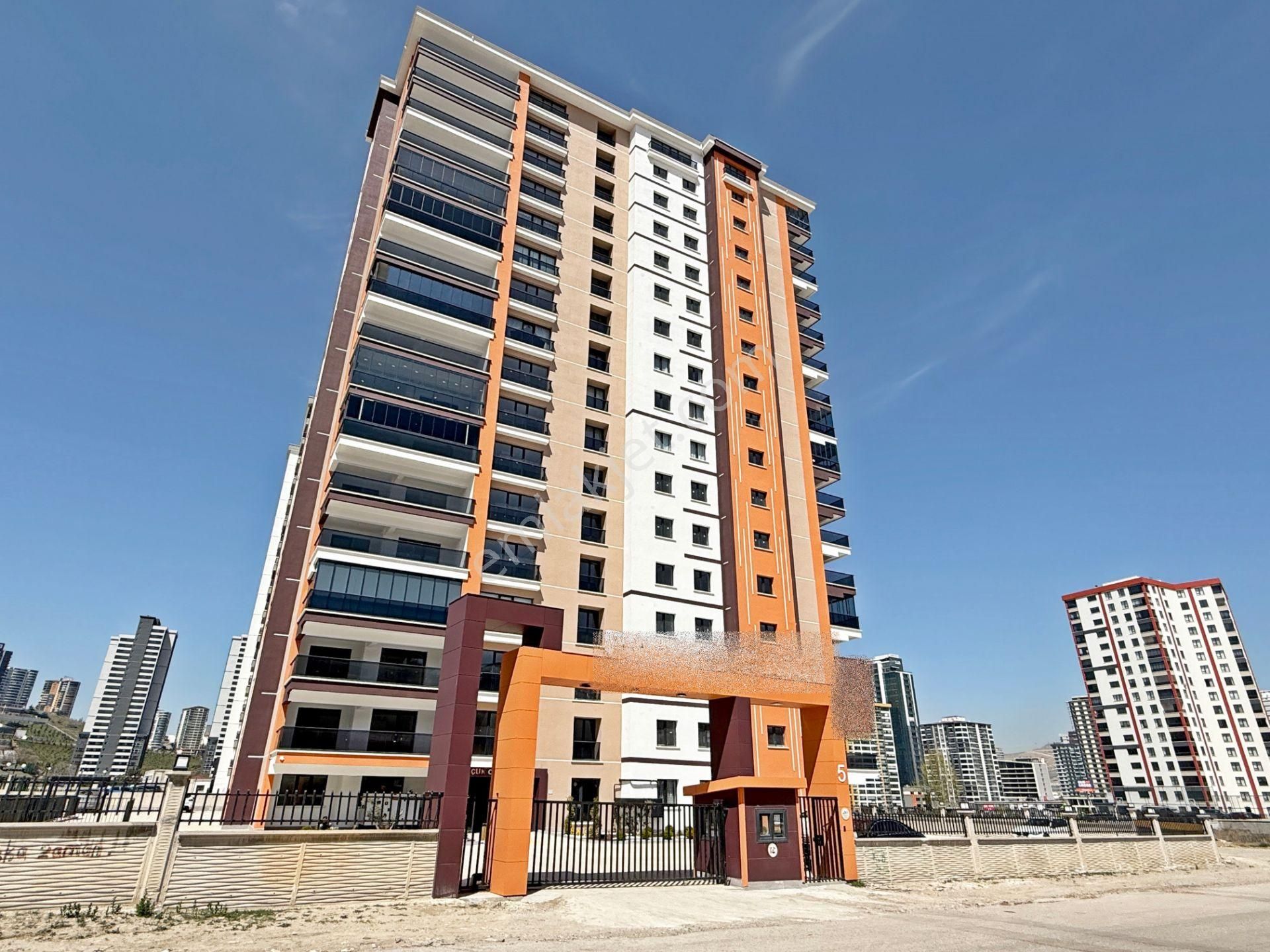 4+1 Ovacık Merkezde Geniş Oturum Lüks Site İçi Premium İskanlı