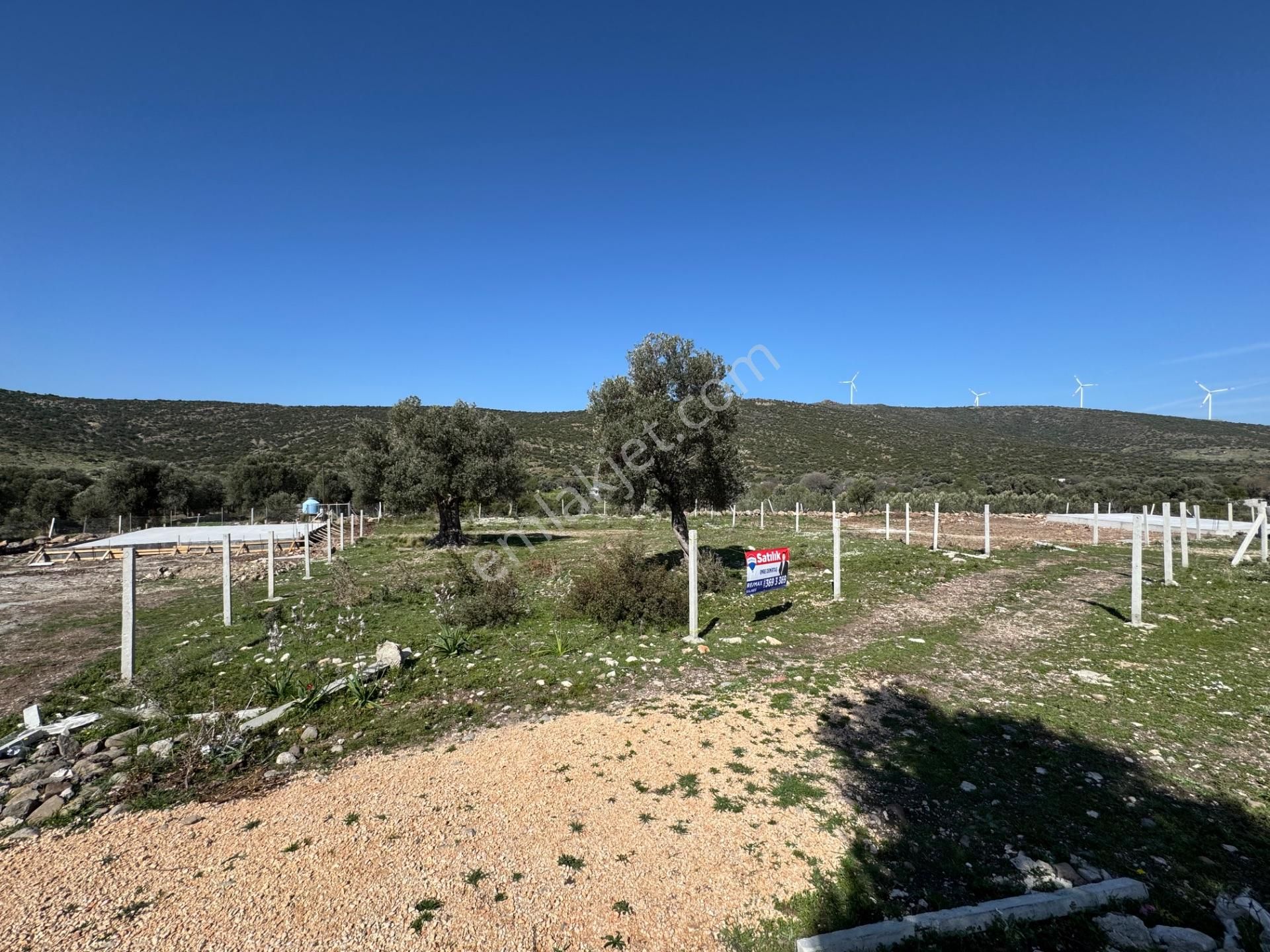 Urla Zeytineli Köyünde 860 M2 Tarla