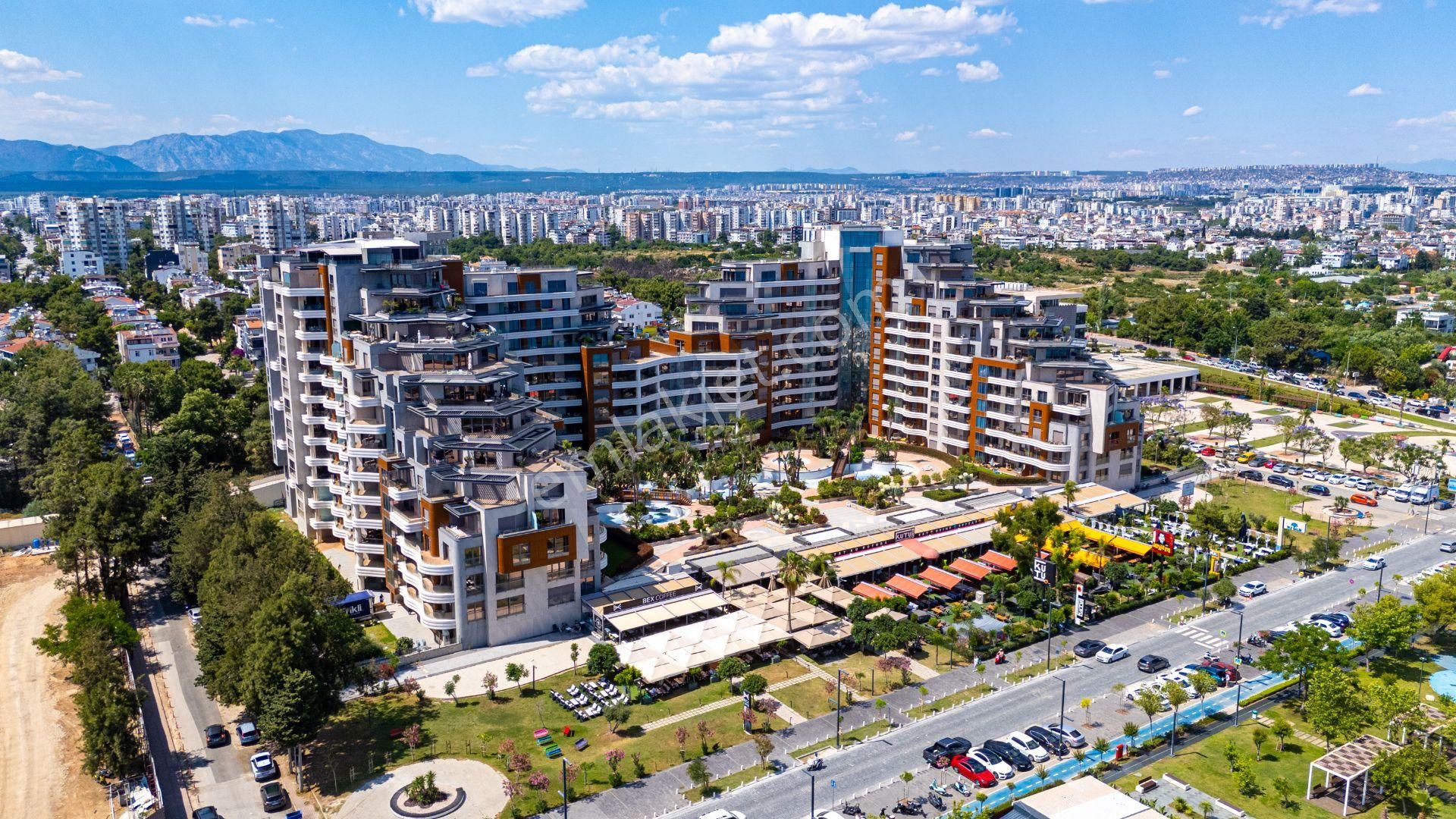 Konyaaltı'nda Denize Sıfır 3+1 Sun İs Blue Residence