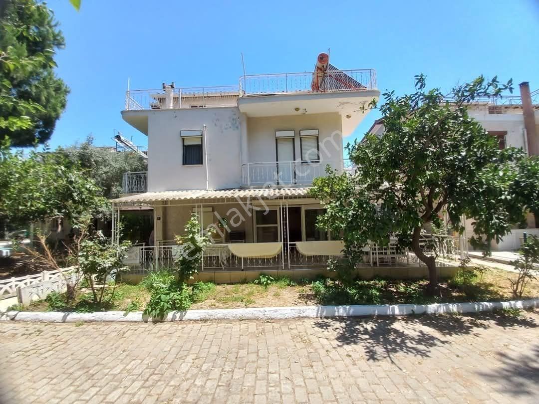 Kuşadası Soğucak Bölgesinde 4+1 Denize Yakın Yazlık