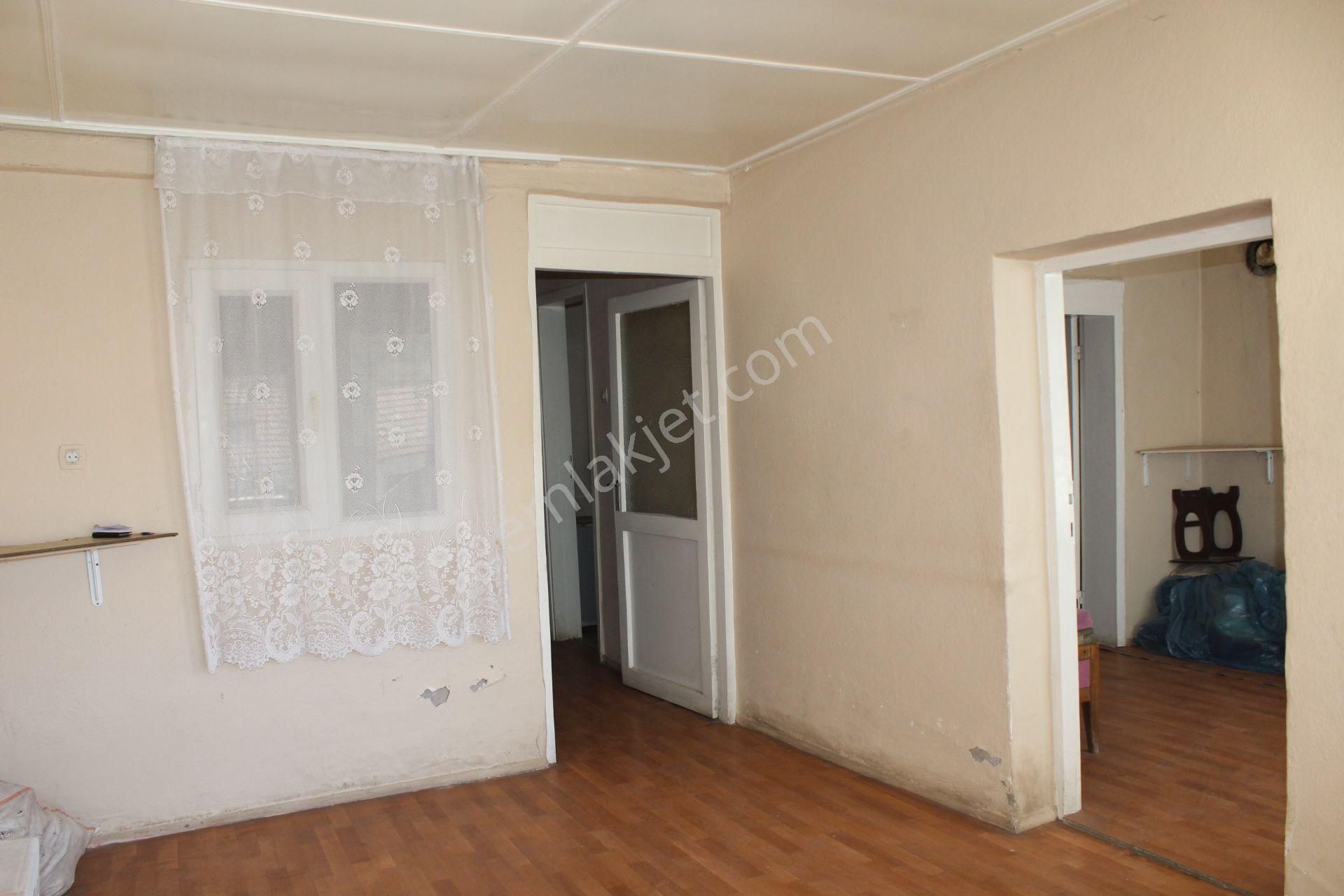 Ayvada'dan Ayvalık Merkez'de Tek Katlı Avlulu 2+1 Müstakil Ev - Görsel 5