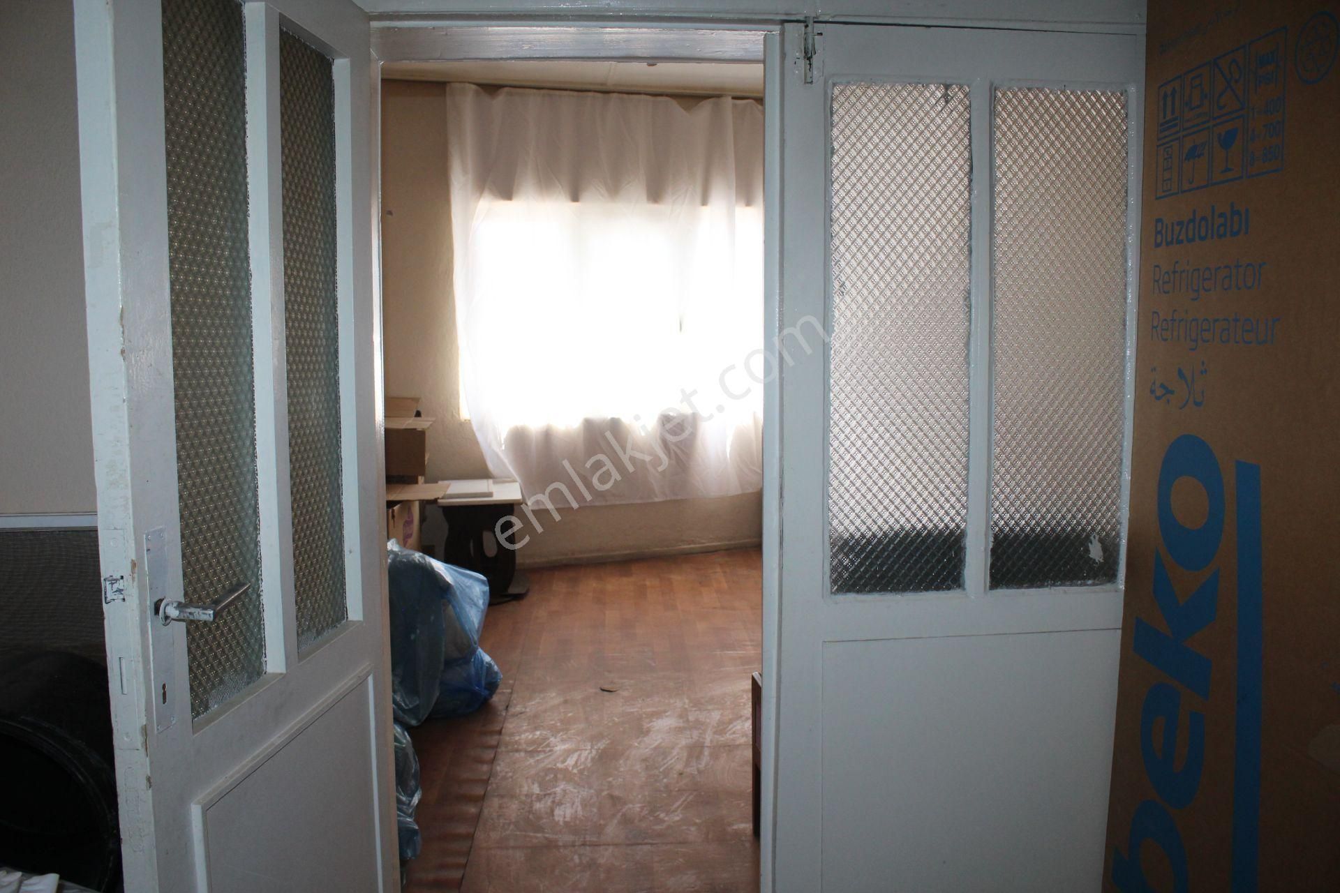 Ayvada'dan Ayvalık Merkez'de Tek Katlı Avlulu 2+1 Müstakil Ev - Görsel 10