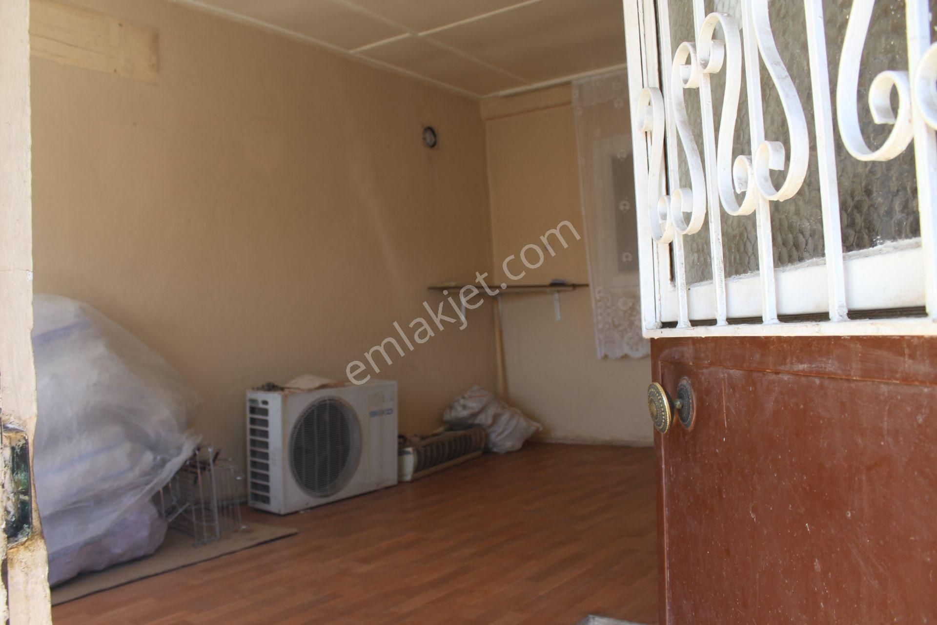 Ayvada'dan Ayvalık Merkez'de Tek Katlı Avlulu 2+1 Müstakil Ev - Görsel 3