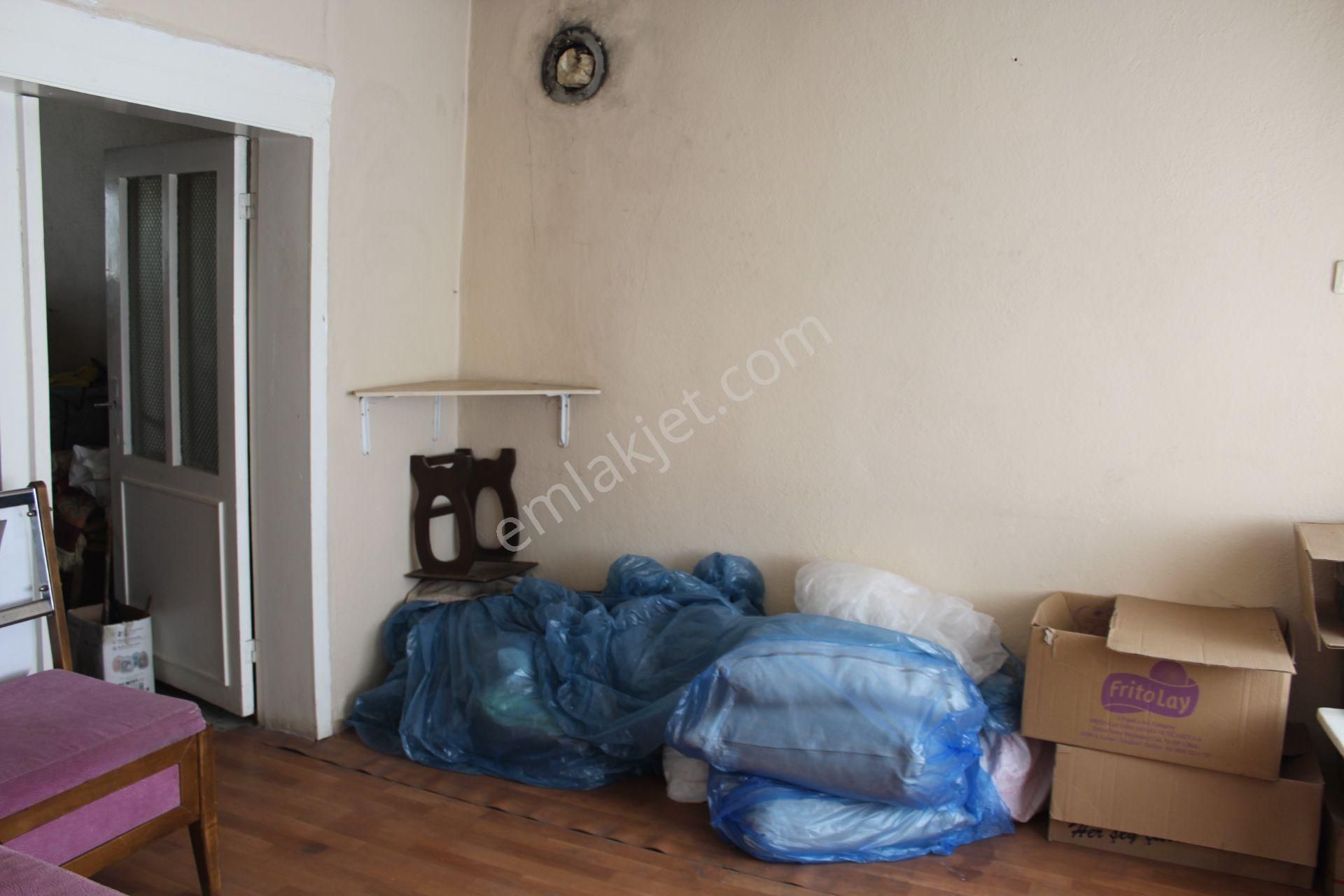 Ayvada'dan Ayvalık Merkez'de Tek Katlı Avlulu 2+1 Müstakil Ev - Görsel 7