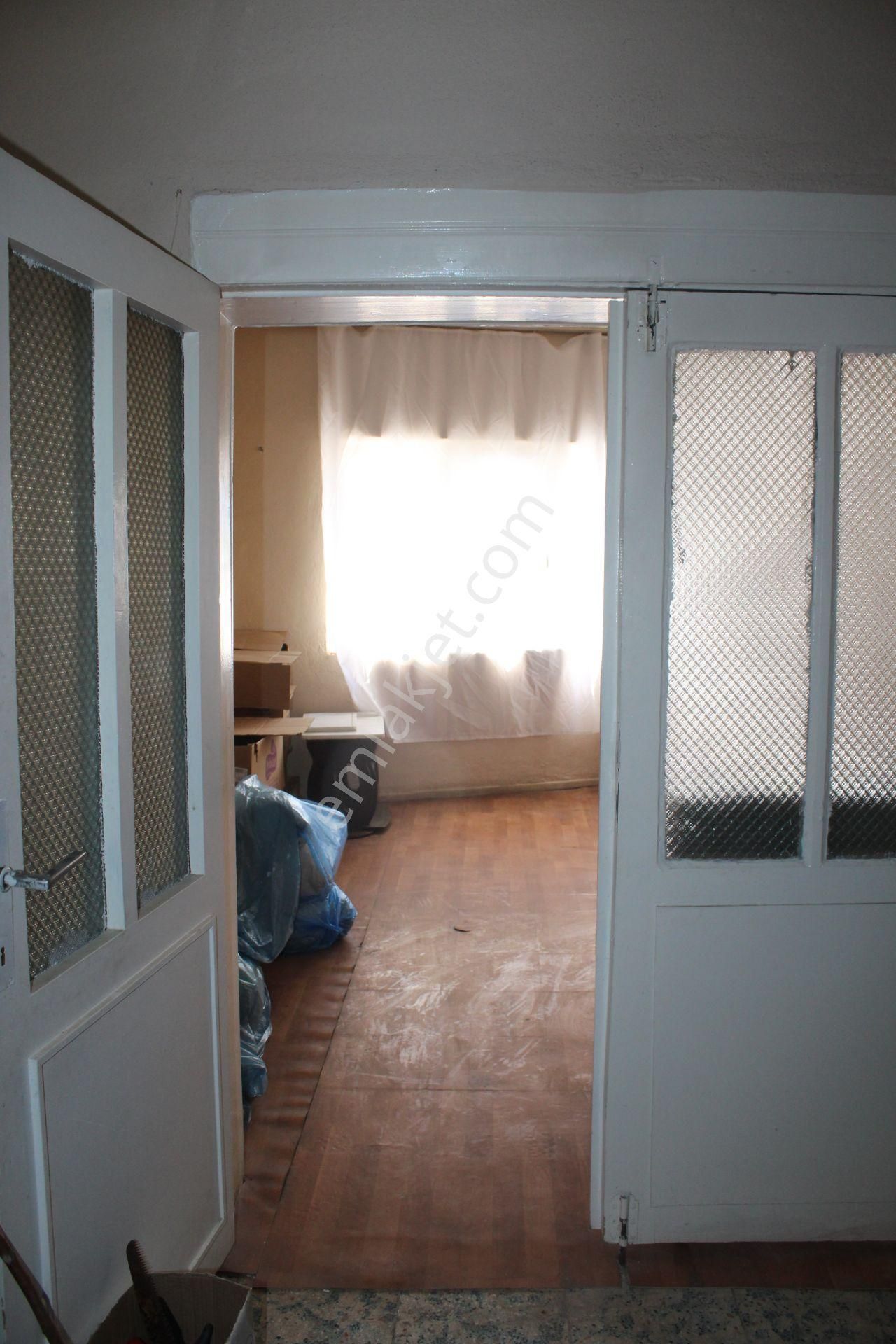 Ayvada'dan Ayvalık Merkez'de Tek Katlı Avlulu 2+1 Müstakil Ev - Görsel 11