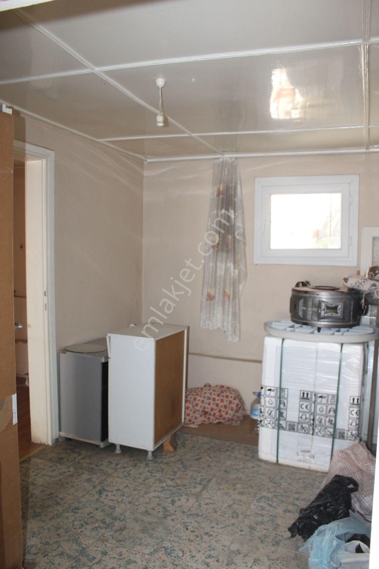 Ayvada'dan Ayvalık Merkez'de Tek Katlı Avlulu 2+1 Müstakil Ev - Görsel 16