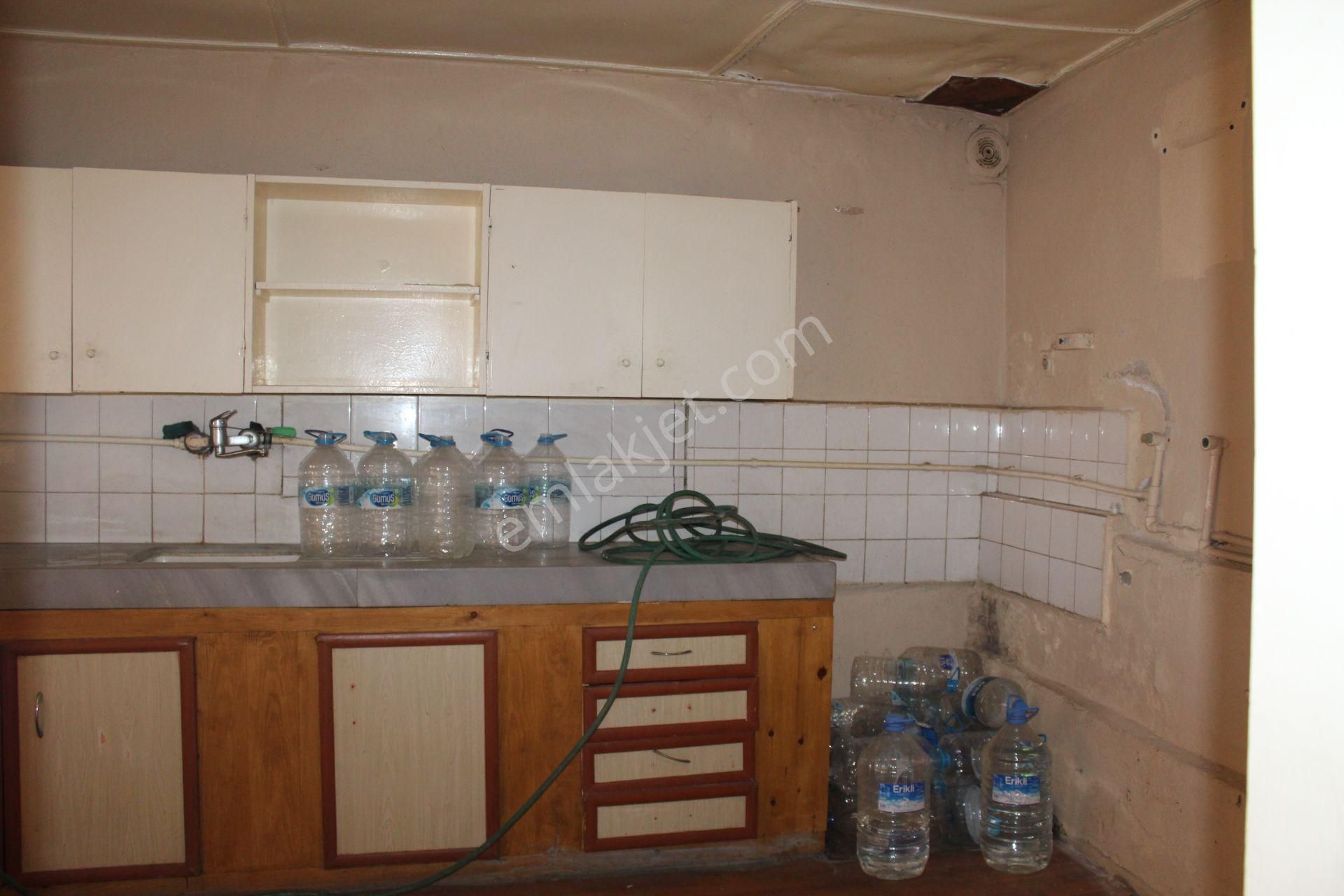 Ayvada'dan Ayvalık Merkez'de Tek Katlı Avlulu 2+1 Müstakil Ev - Görsel 13