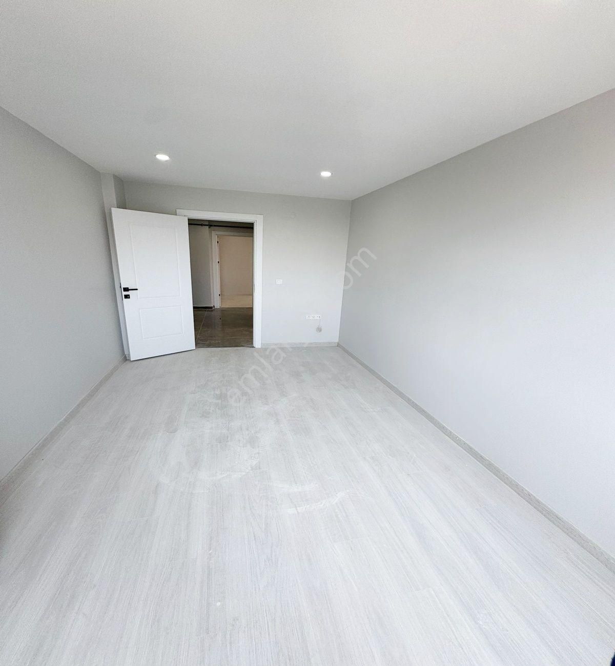 Avcılar Merkezde Sıfır 2+1 Kullanışlı Satılık Daire - Görsel 24