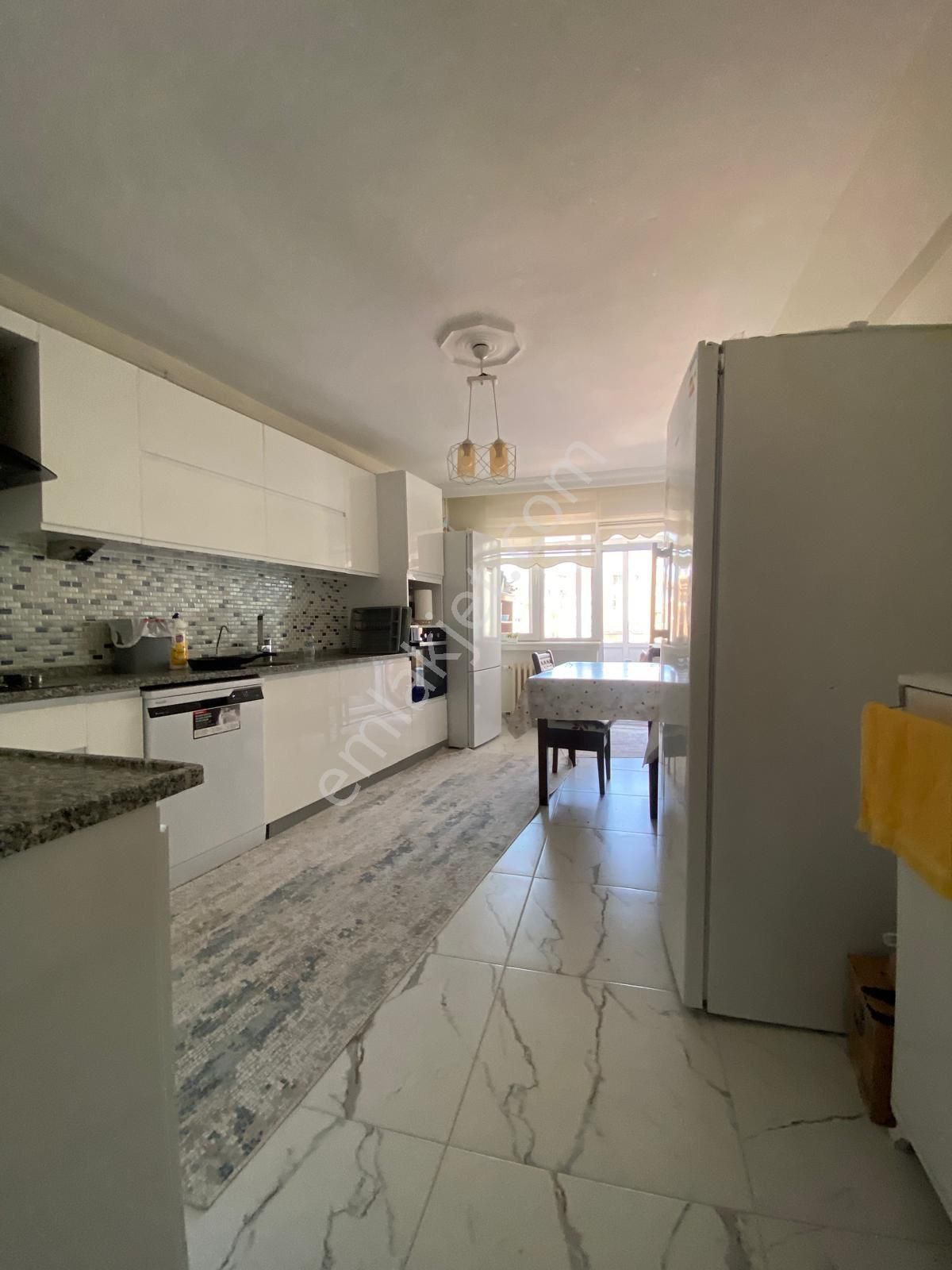 Özgür Denizli"den Mamure Mah.hasan Polatkan Cad.asansörlü 135m2 3+1 Daire