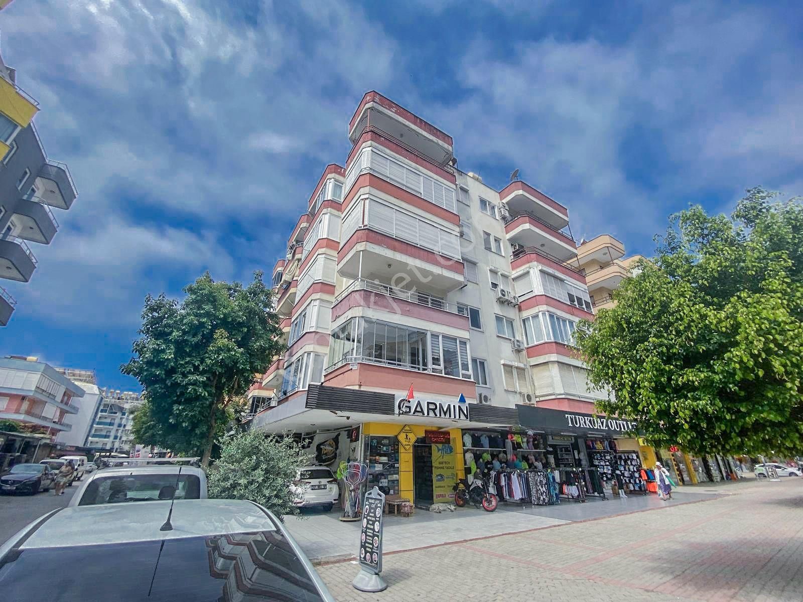 Alanya Cleopatra Plajında Satılık 2+1 Ayrı Mutfak Eşyalı Daire