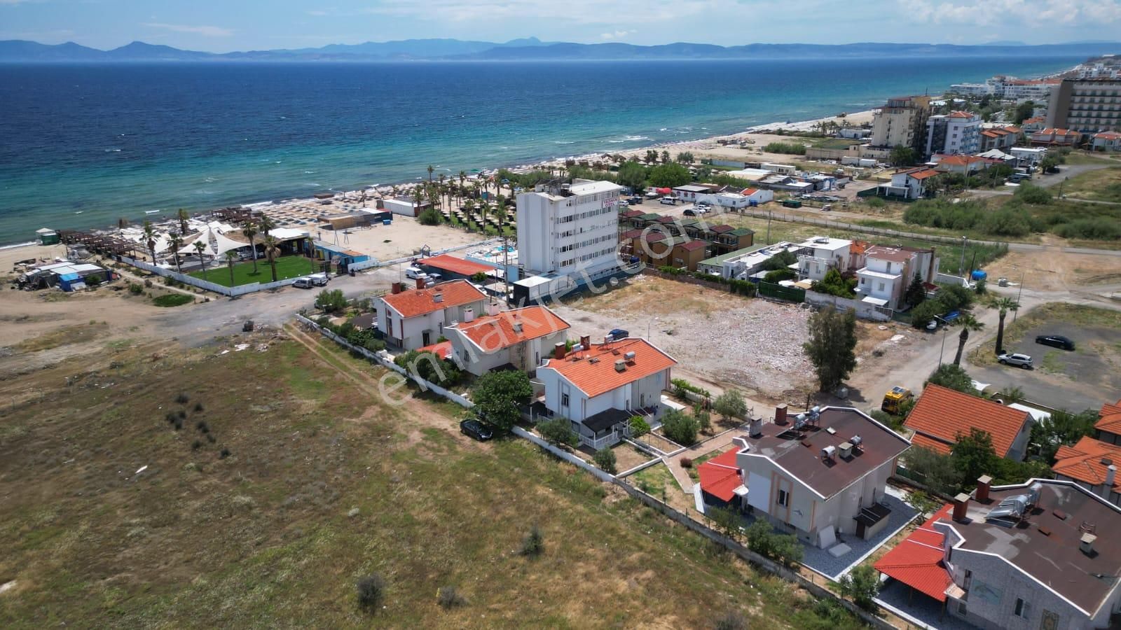 Ayvalık Sarımsaklı'da Denize Sıfır Satılık Dubleks Villa