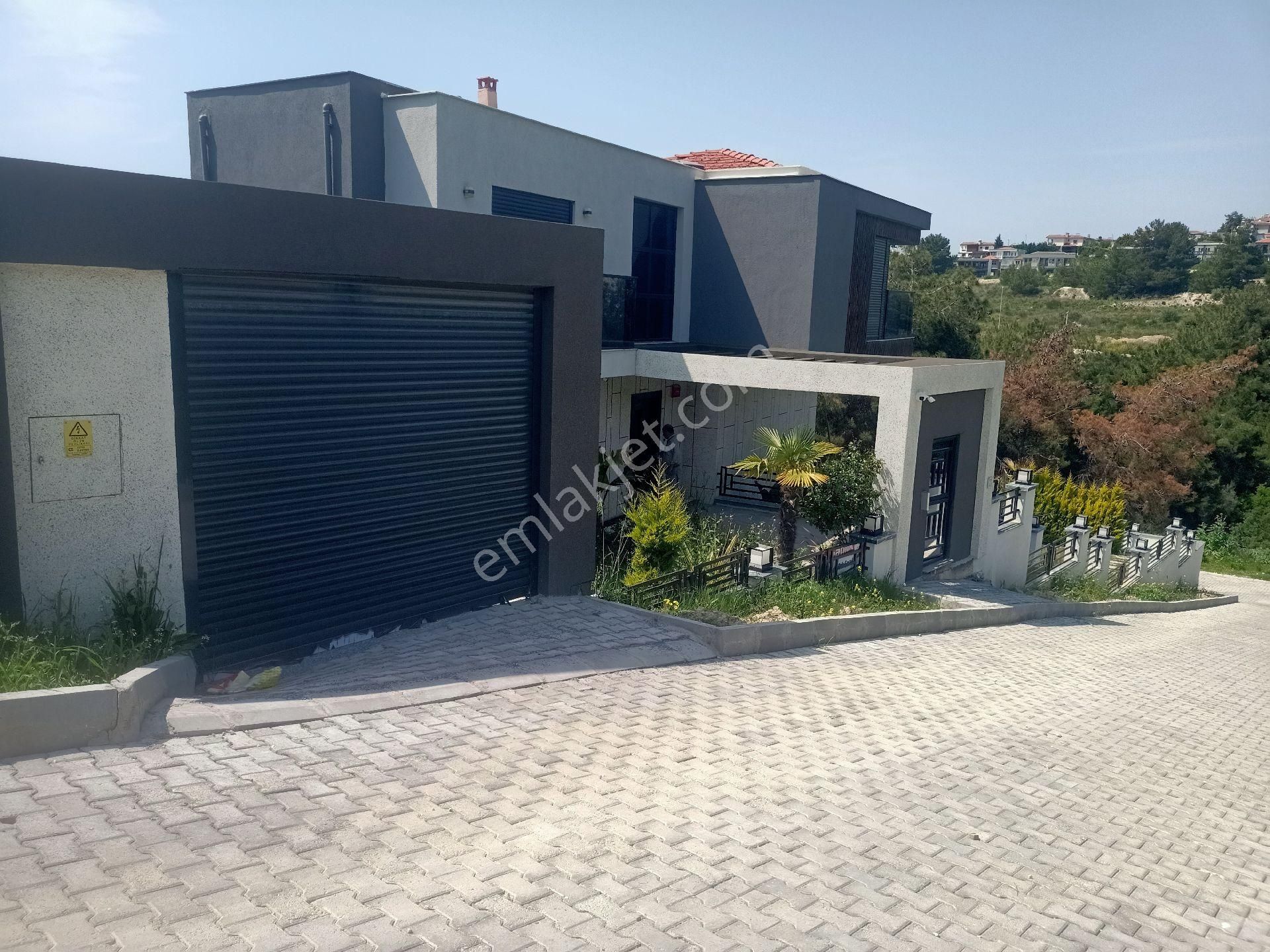Kuşadası Soğucak Da Deniz Manzaralı Sıfır Villa