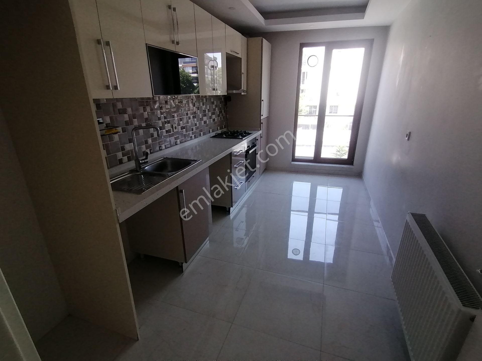 M.selimden B.köy Hatboyunda 8..9 Yıllık 2.kat 90m2 Kiralık 2+1 Asansörlü Daire