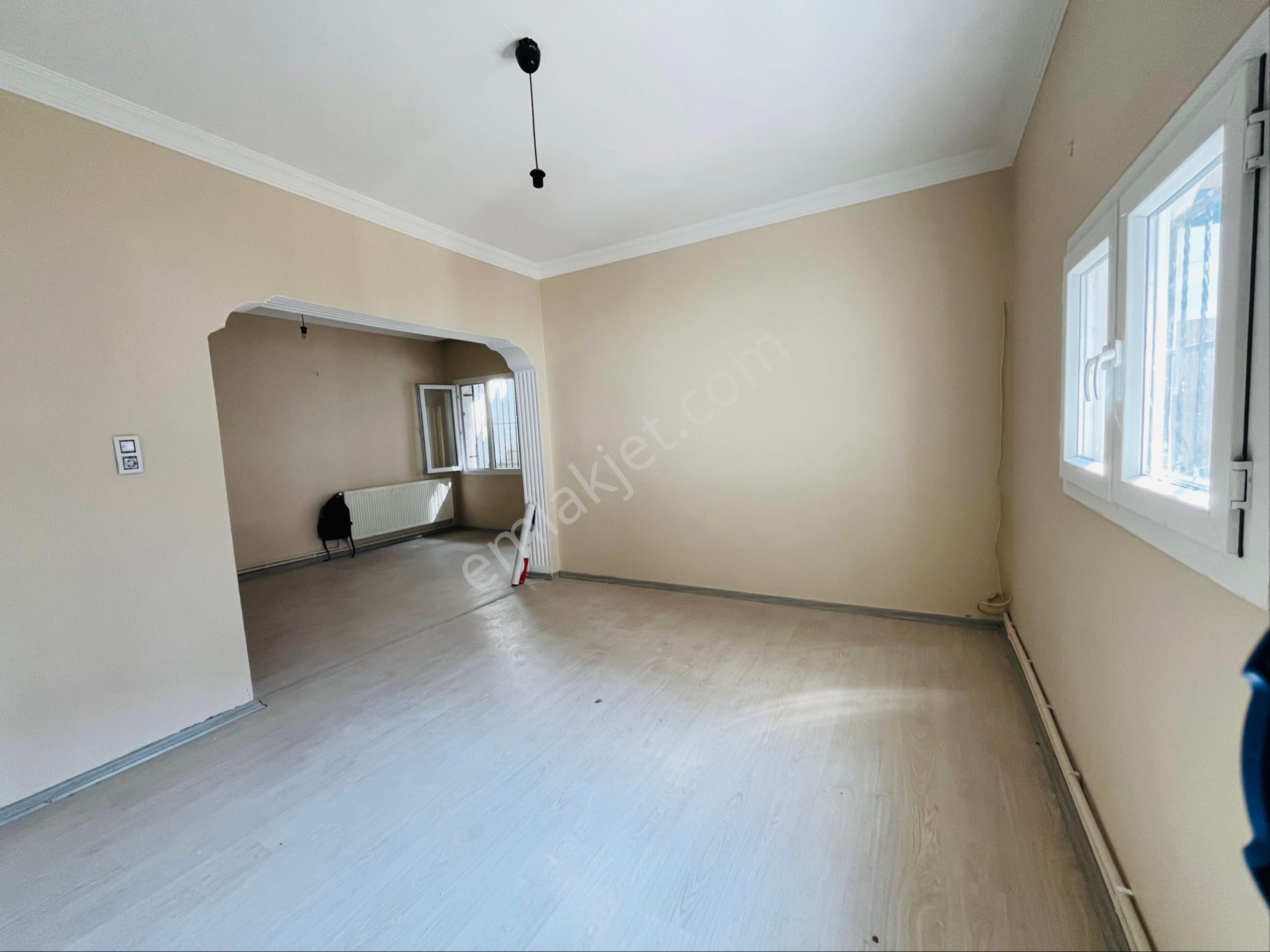 İzmir Buca Yaylacık Mh. Bahçeli 3+1 Kiralık Daire