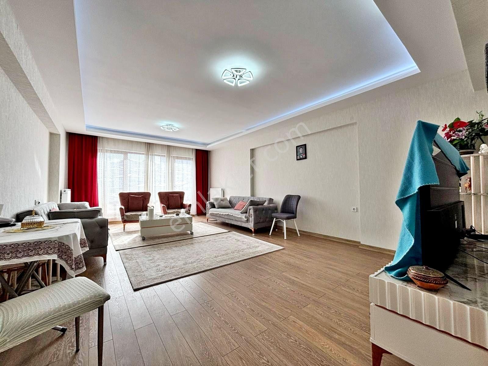 Nasip Emlak'tan 4+1 Teras Balkonlu Giyinme Odalı Ultra Lüks Sitede 4. Kat Daire
