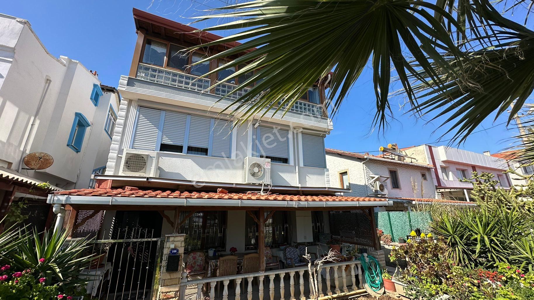 Urla Zeytinalanı Sahilde Deniz Manzaralı Satılık 3 Katlı Villa - Görsel 3